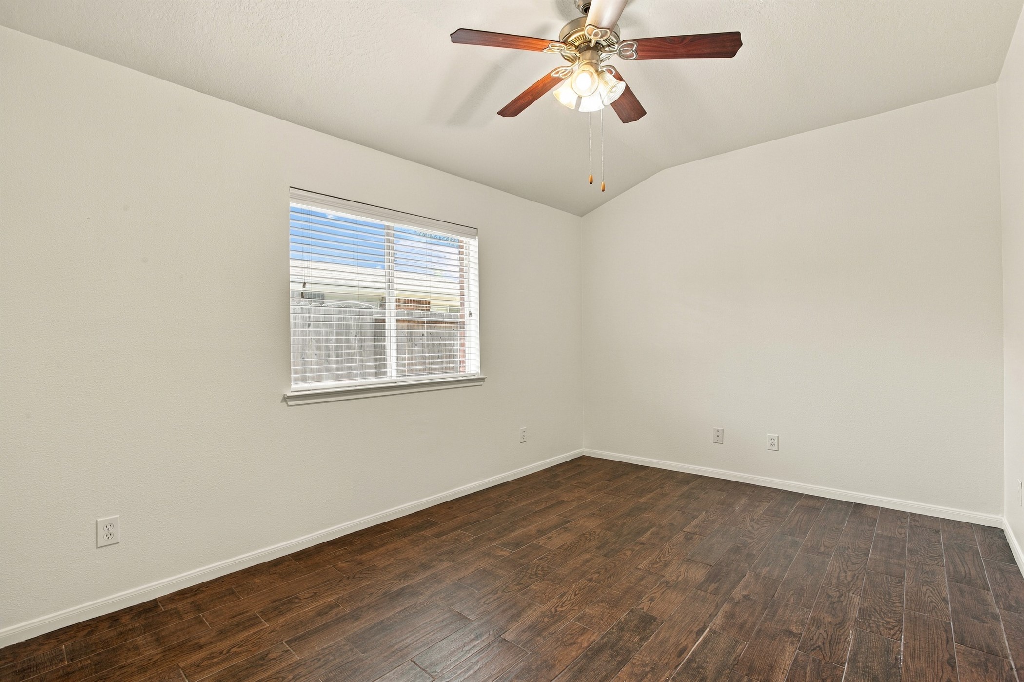 3012 Kings Isle Lane, Dickinson, TX 77539