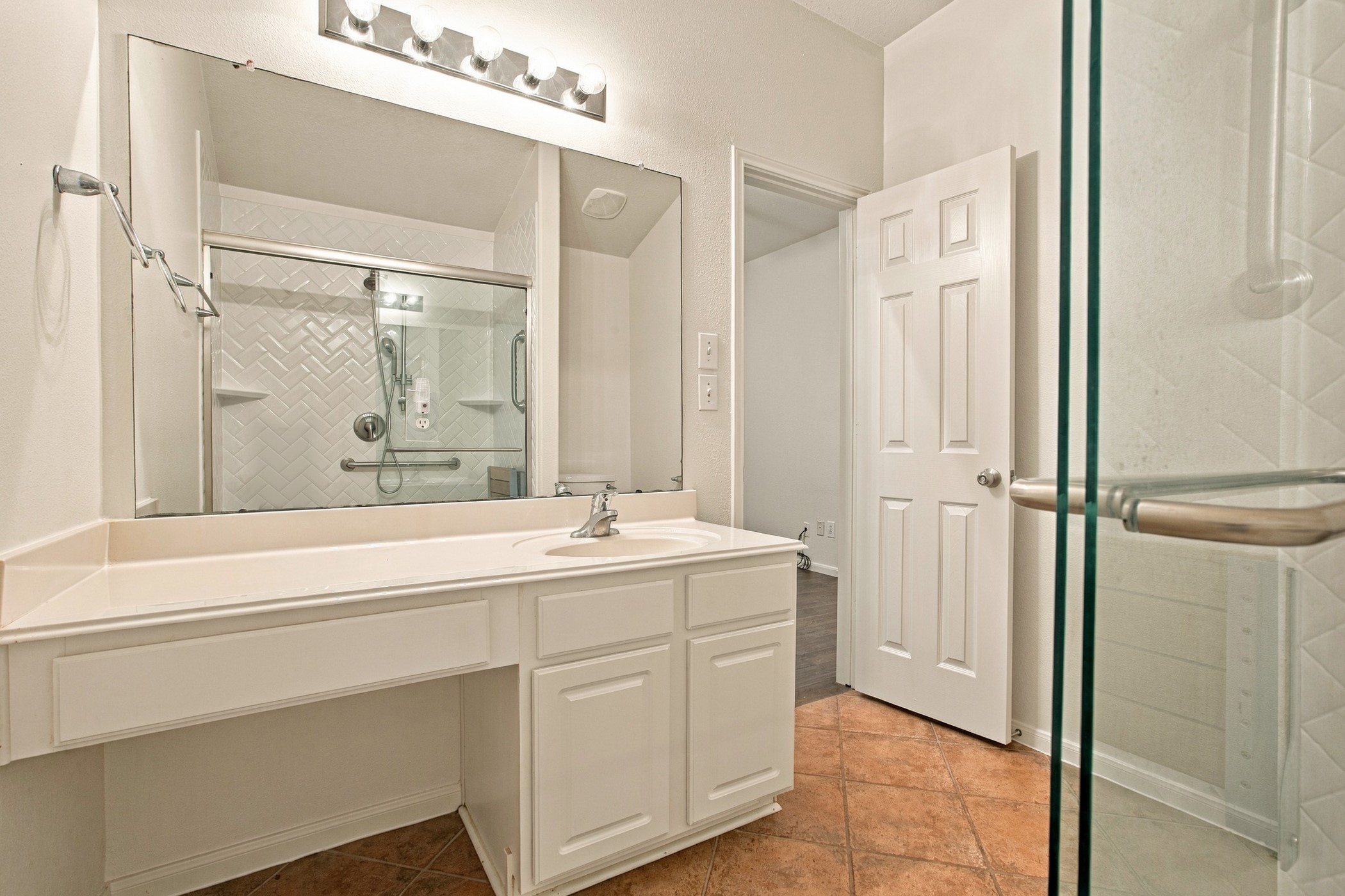 2nd bathroom