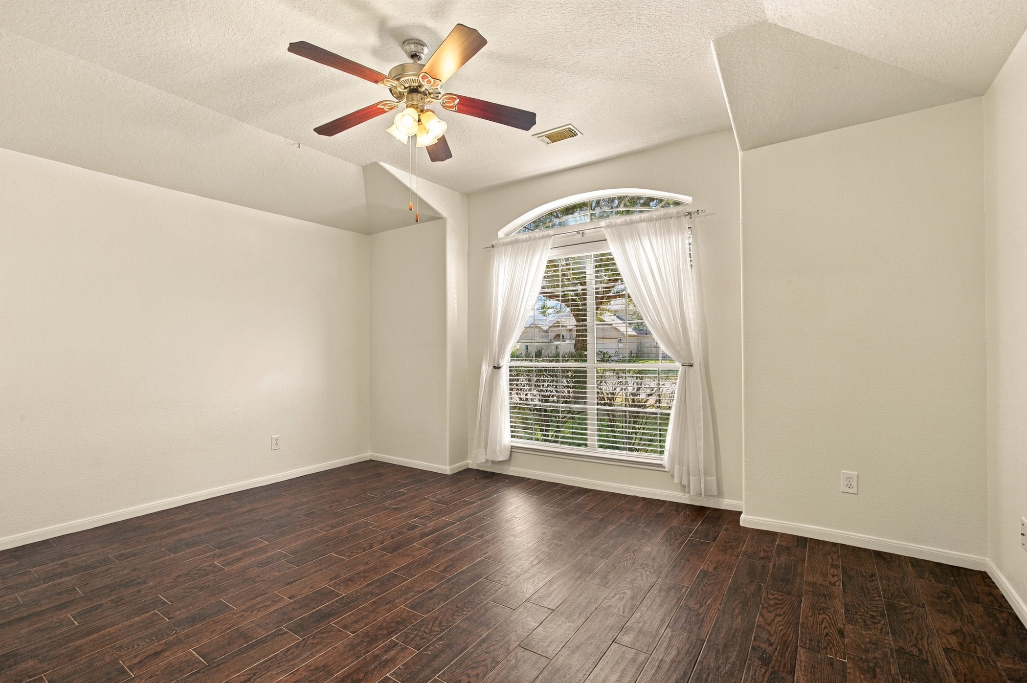 3012 Kings Isle Lane, Dickinson, TX 77539