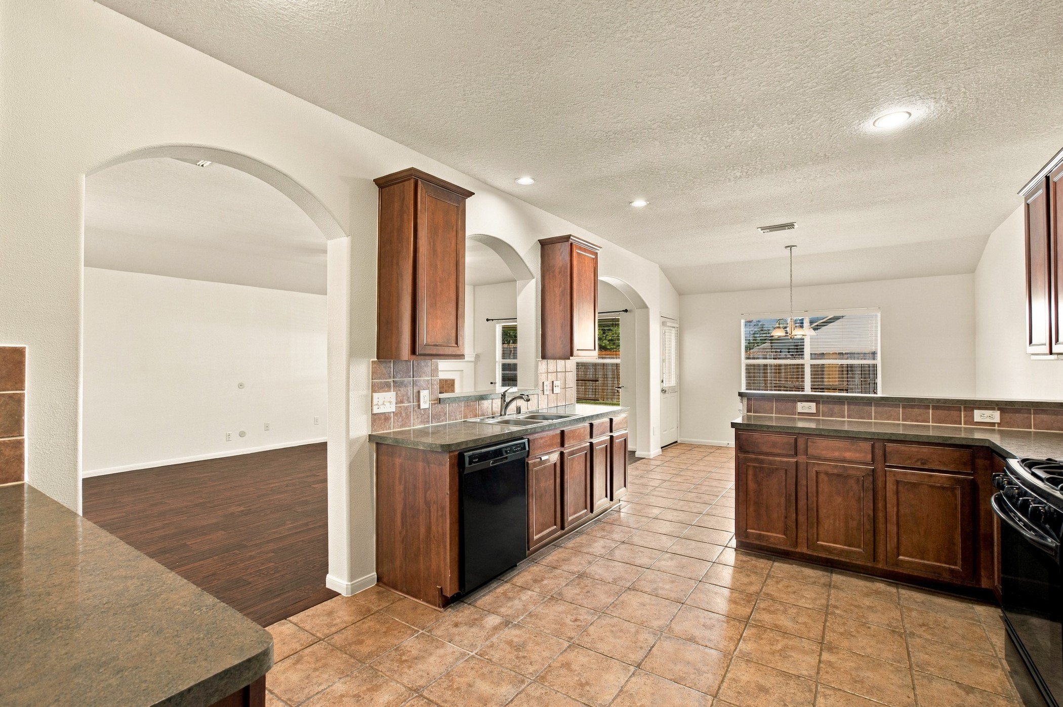 3012 Kings Isle Lane, Dickinson, TX 77539