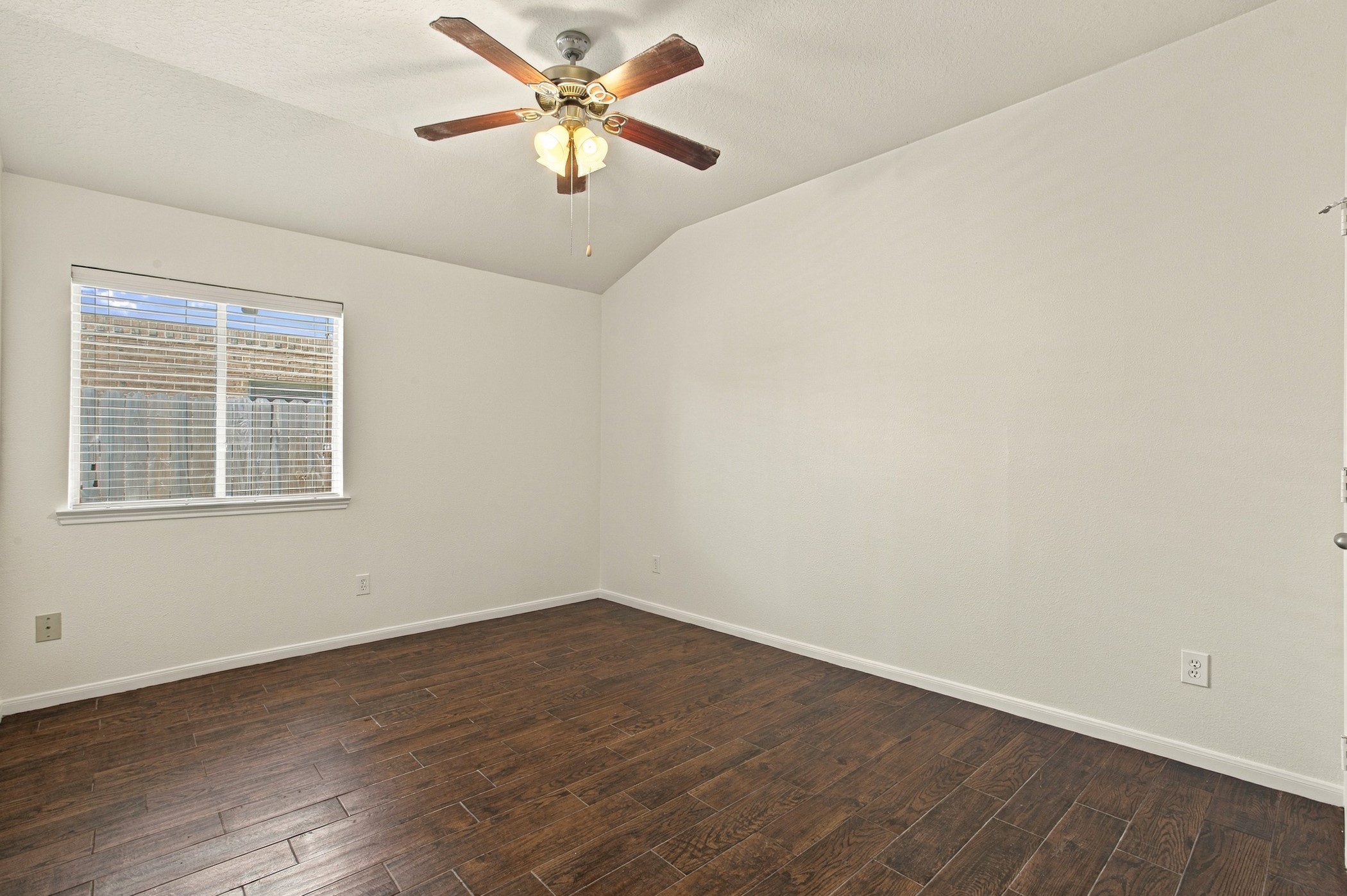 3012 Kings Isle Lane, Dickinson, TX 77539