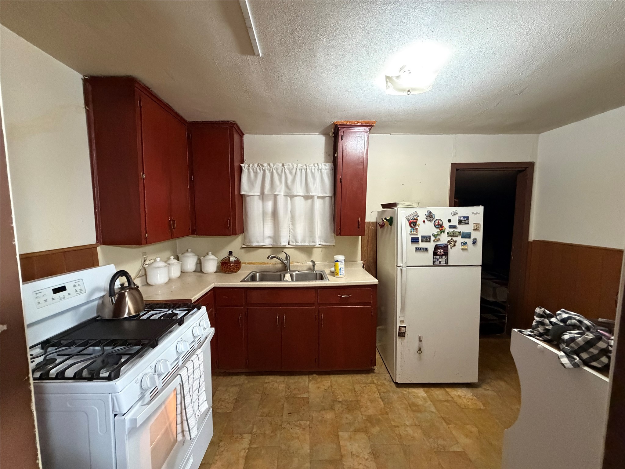 7326 Eisenhower Road, Houston, TX 77033