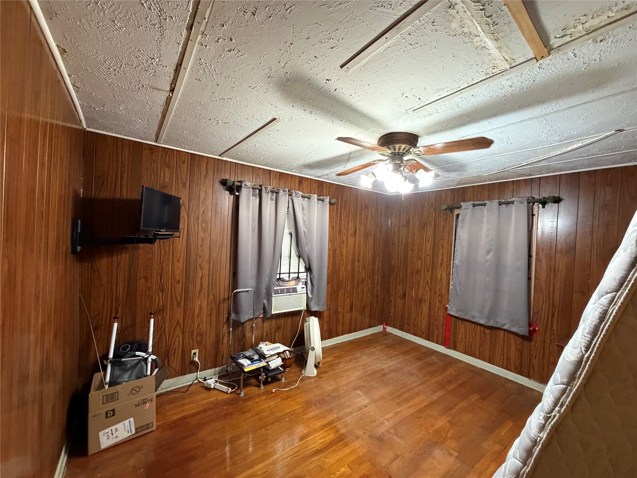 7326 Eisenhower Road, Houston, TX 77033