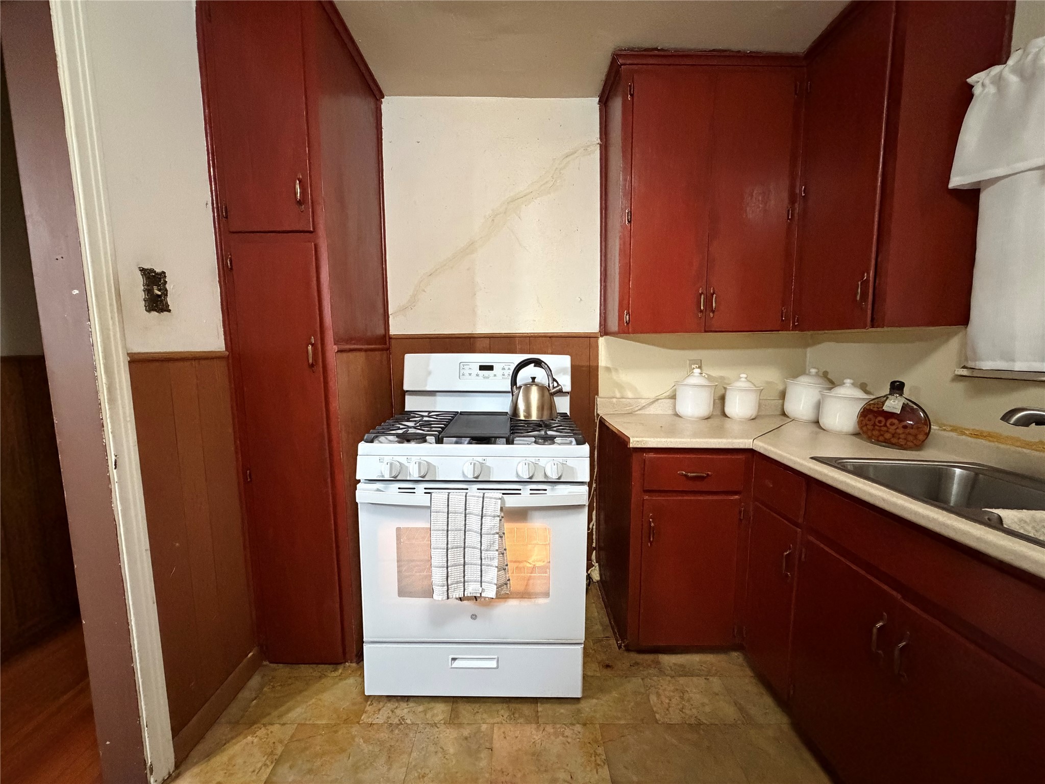 7326 Eisenhower Road, Houston, TX 77033