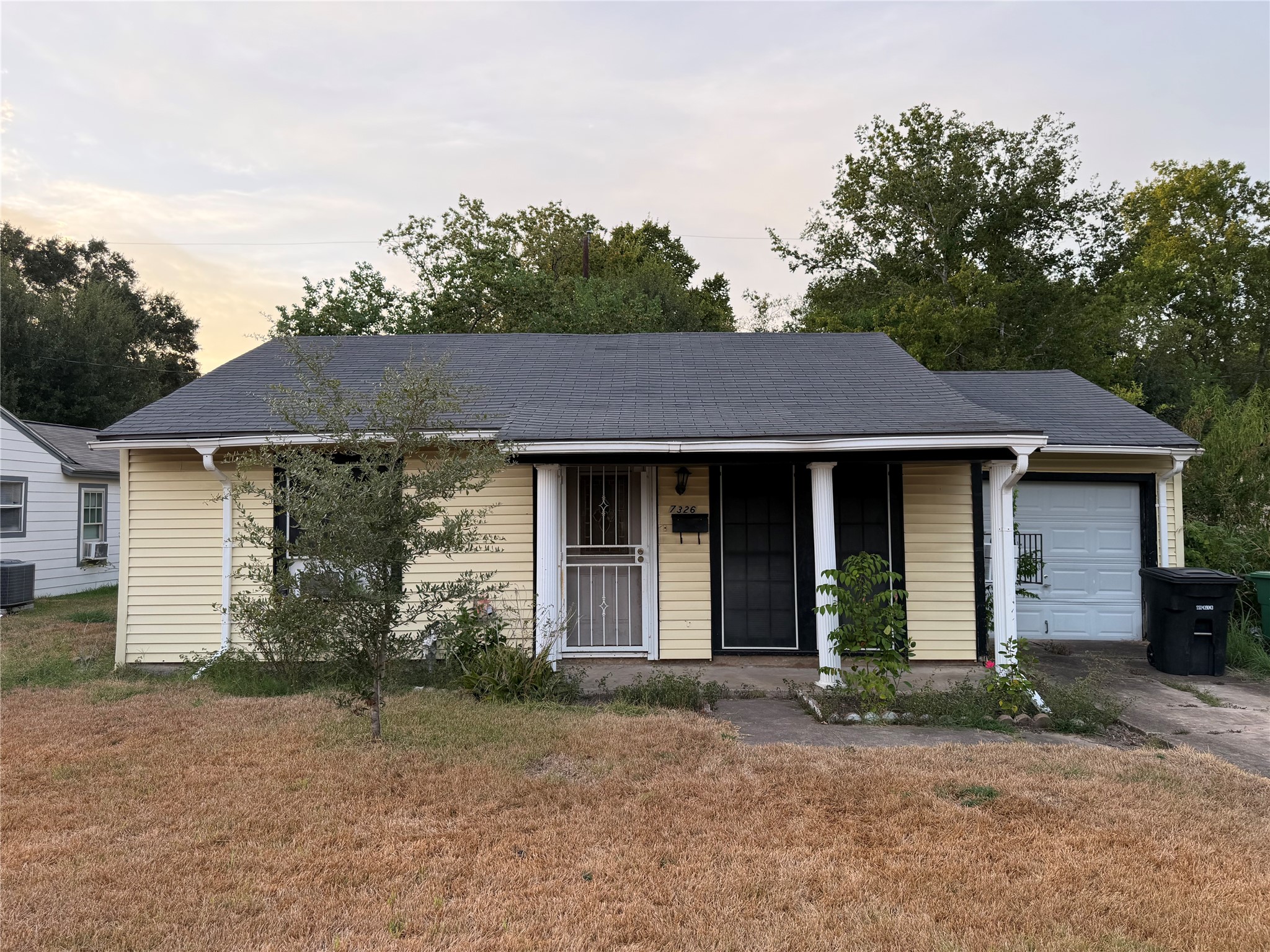 7326 Eisenhower Road, Houston, TX 77033