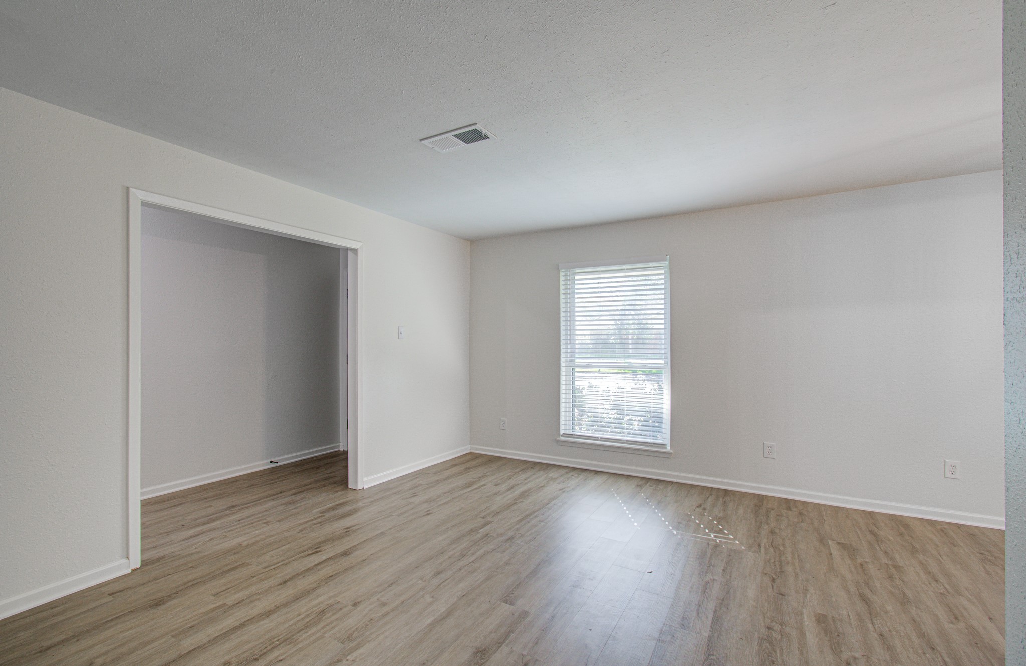 11735 N Perry Avenue, Houston, TX 77071