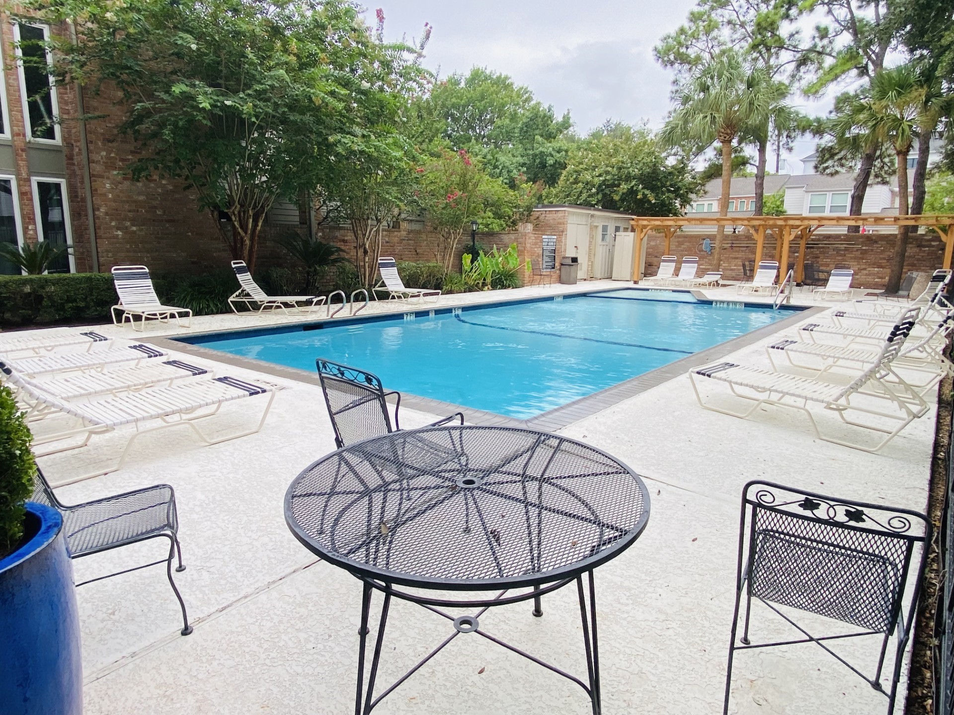 No better way to beat the Houston heat, than enjoying one of the multiple private pools in the pristine maintained Tanglegrove Community! Comfy chaise lOunge chairs, iron tables & chairs, pretty landscaping and the fresh new pergola - nice retreat from the heat! PLAY ALL DAY!
