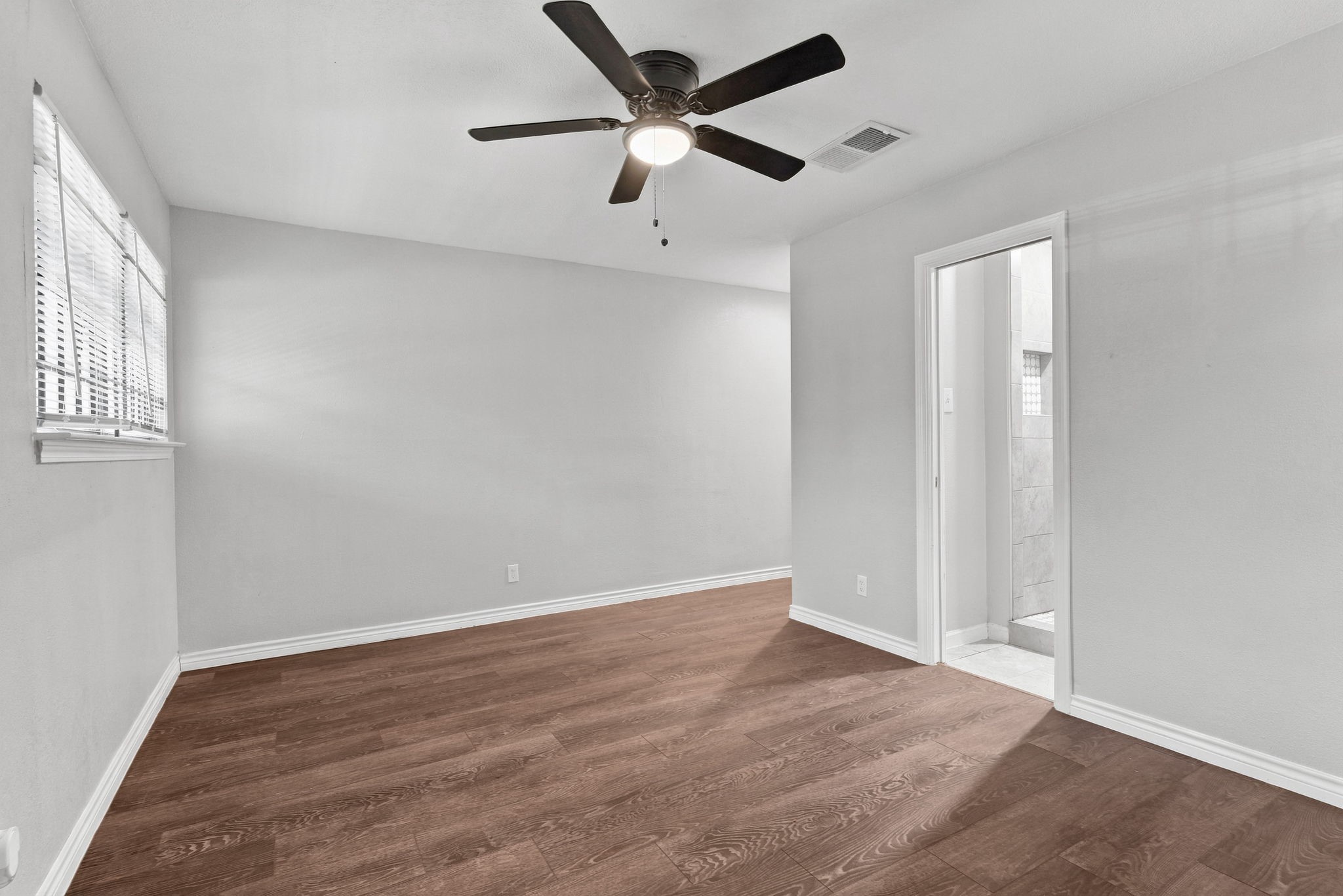 5747 Thrush Drive, Houston, TX 77033