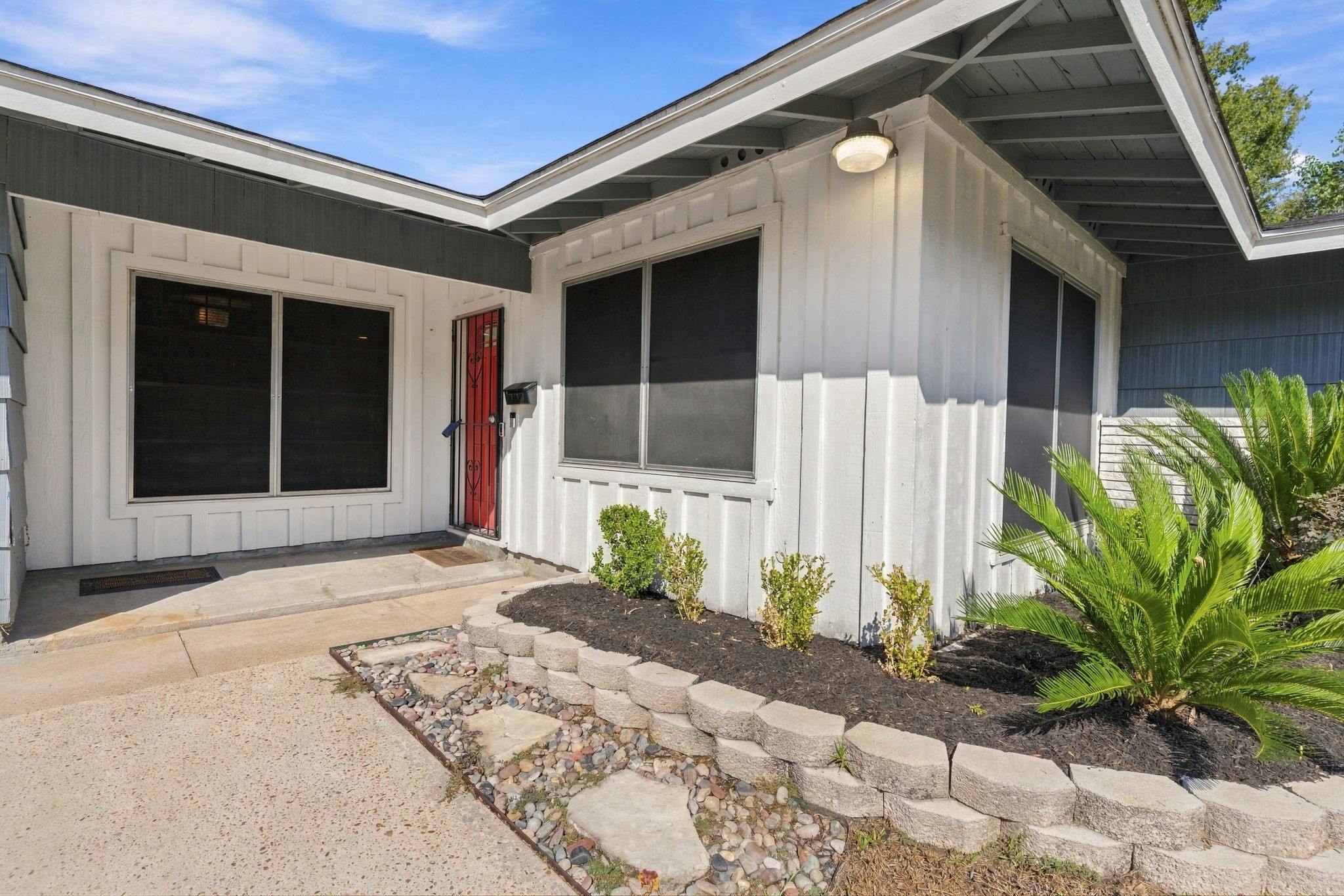 5747 Thrush Drive, Houston, TX 77033 5747 Thrush Drive, Houston, TX 77033