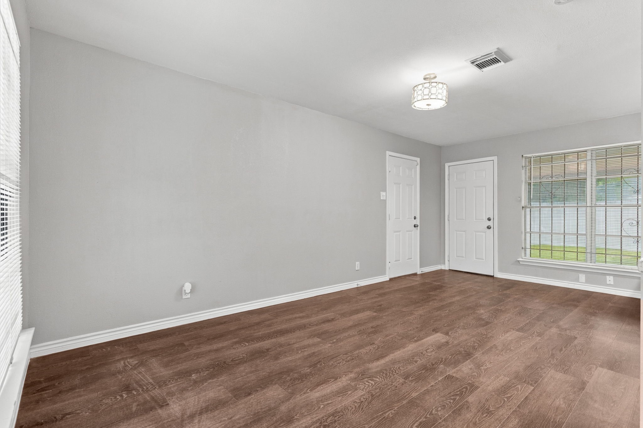 5747 Thrush Drive, Houston, TX 77033 5747 Thrush Drive, Houston, TX 77033