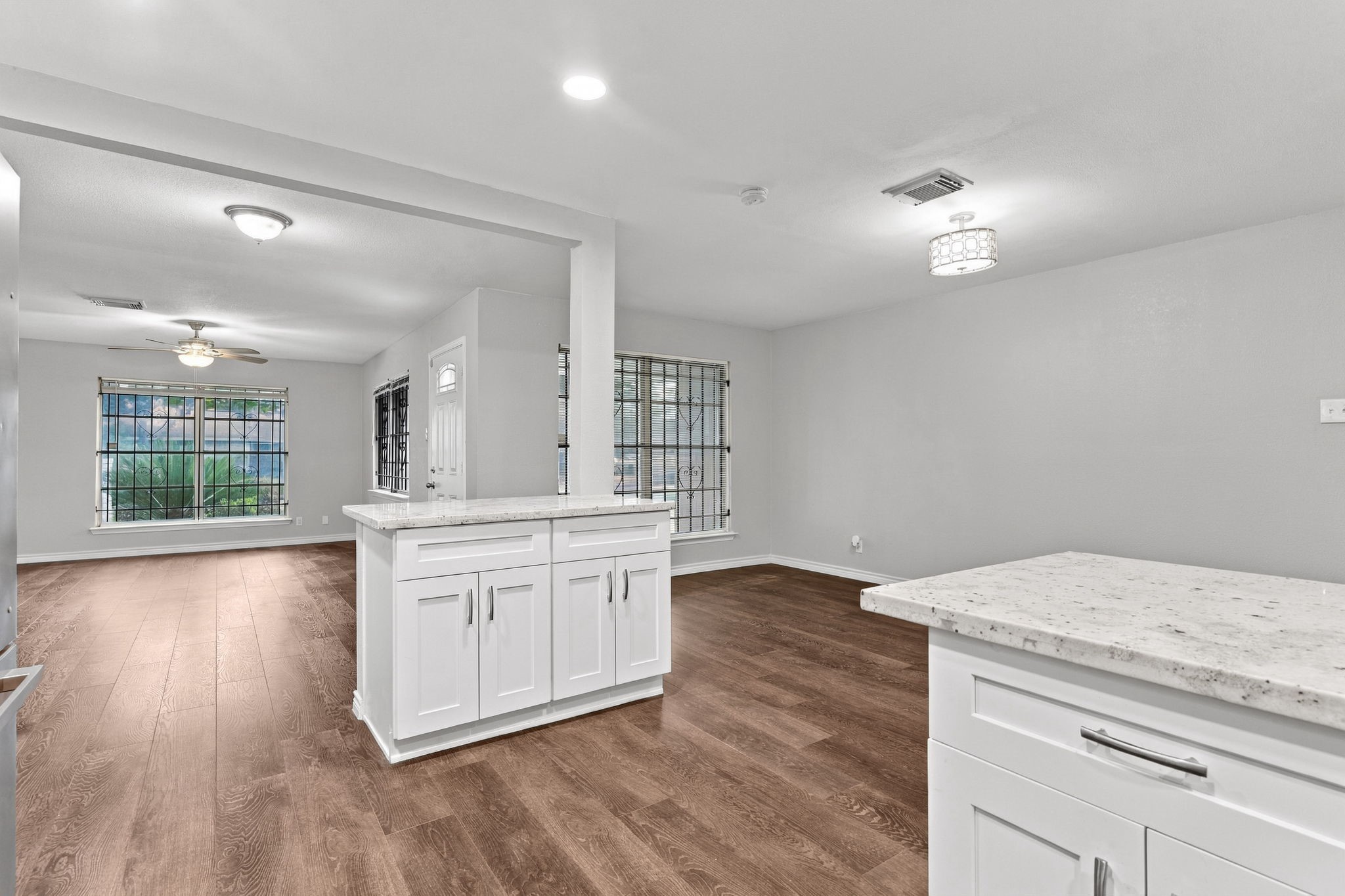 5747 Thrush Drive, Houston, TX 77033 5747 Thrush Drive, Houston, TX 77033