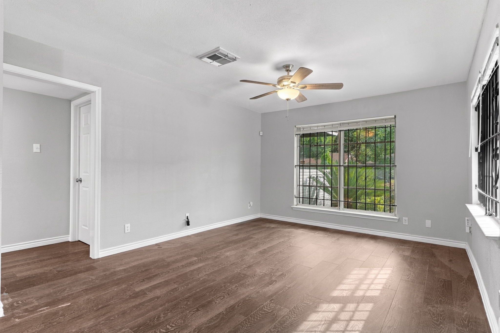 5747 Thrush Drive, Houston, TX 77033