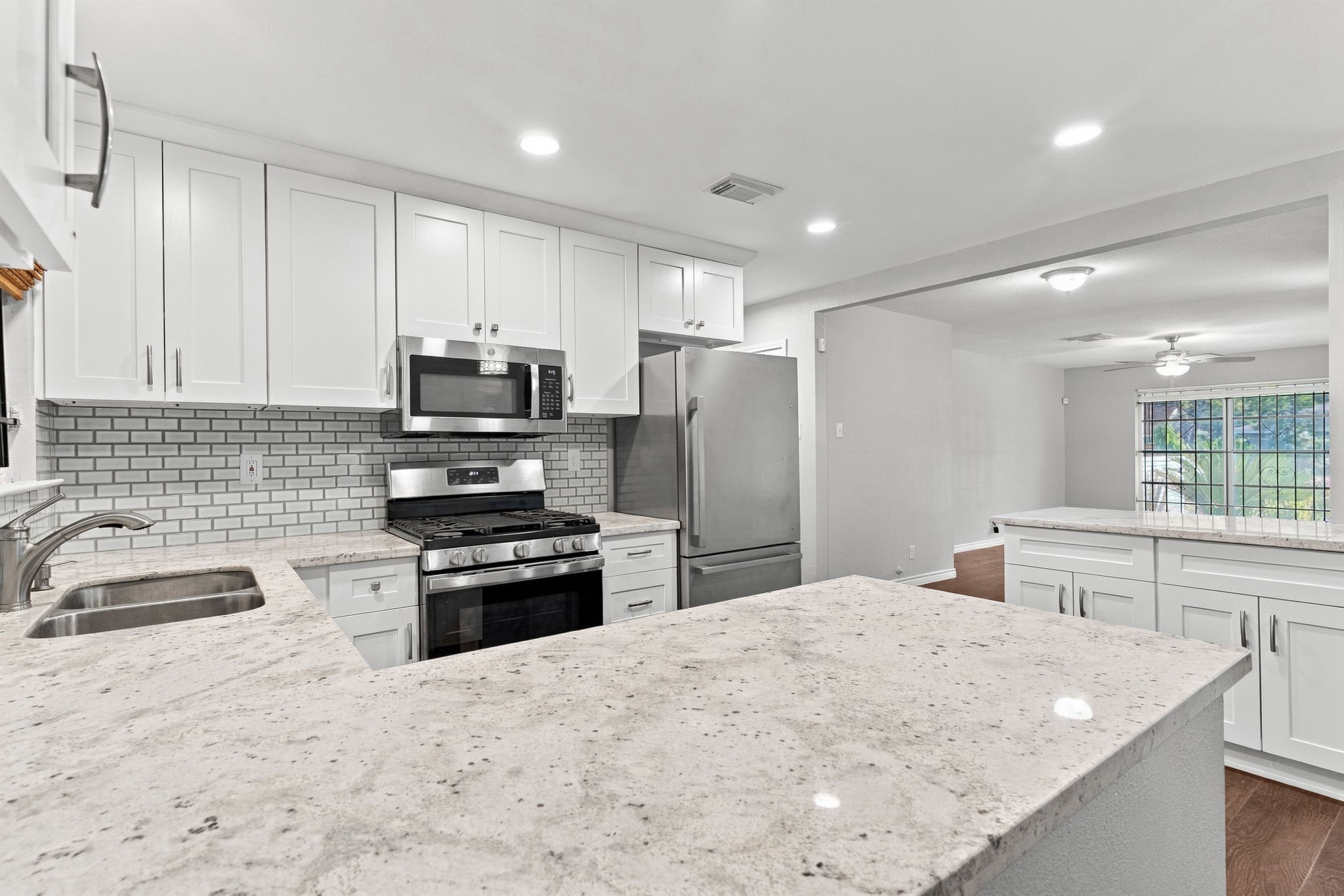 5747 Thrush Drive, Houston, TX 77033