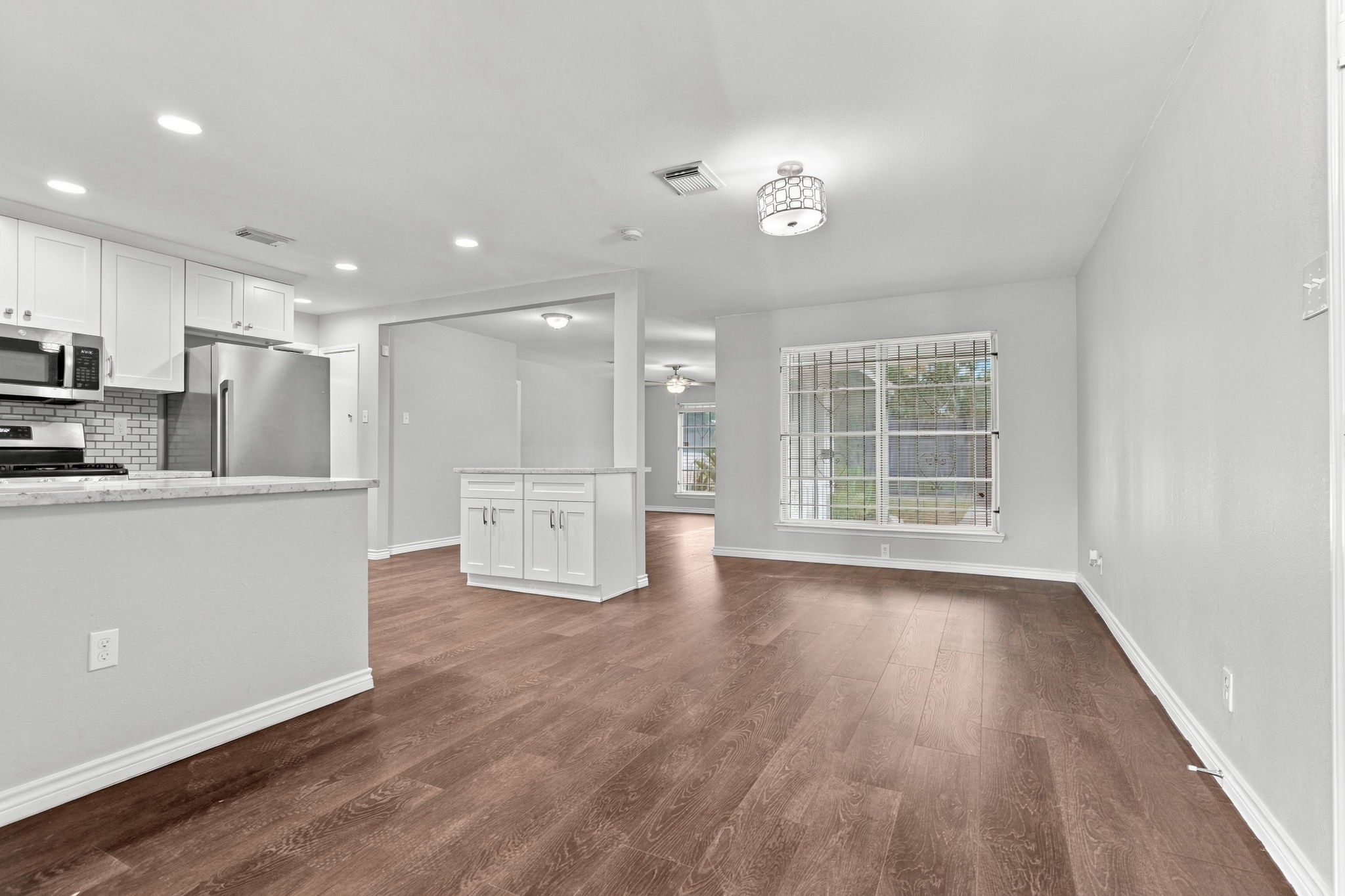 5747 Thrush Drive, Houston, TX 77033 5747 Thrush Drive, Houston, TX 77033