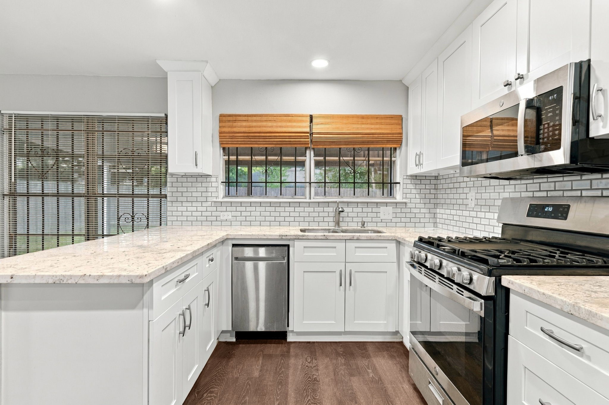 5747 Thrush Drive, Houston, TX 77033