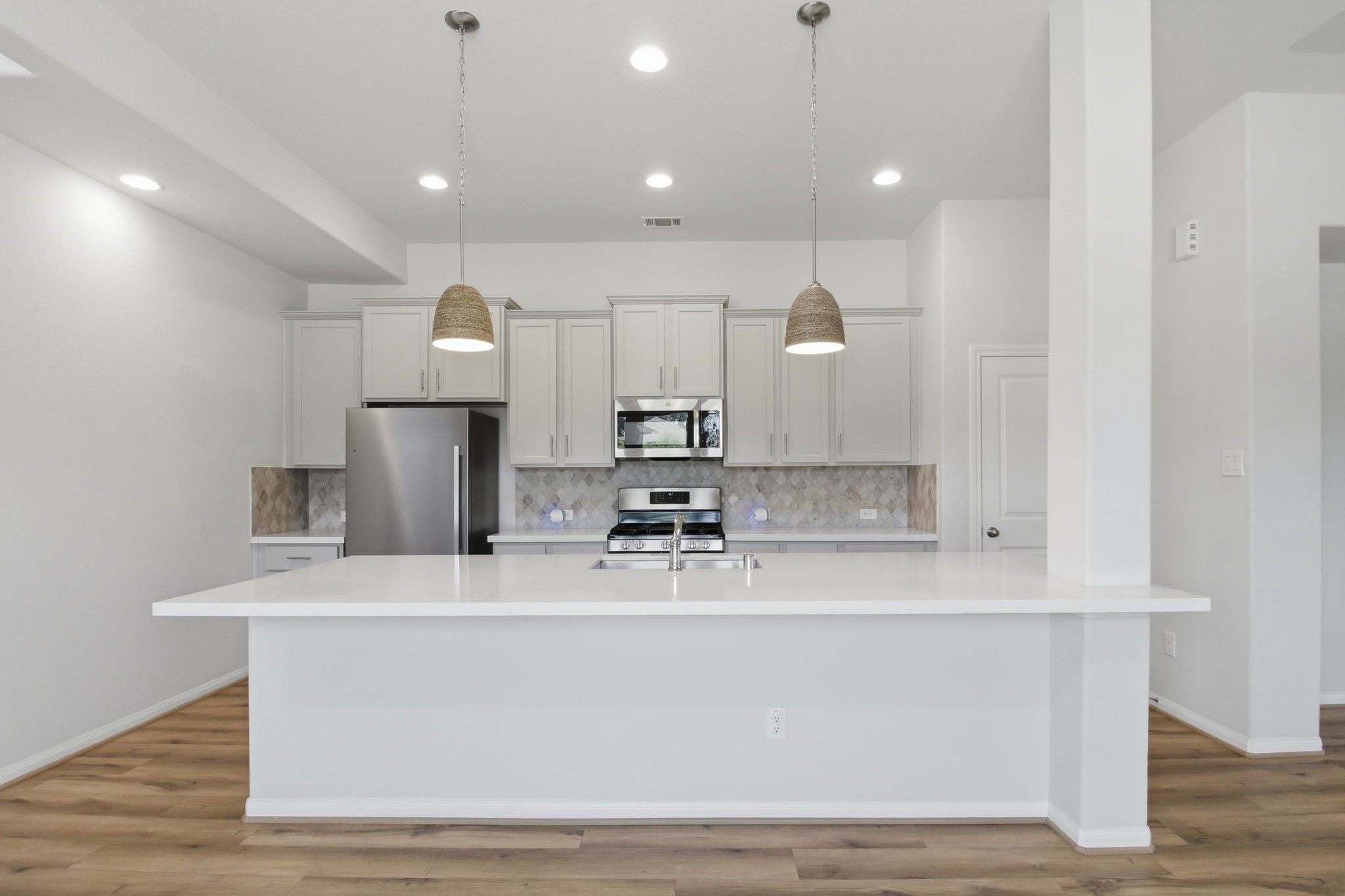 Quartz counter tops in kitchen Quartz counter tops in kitchen
