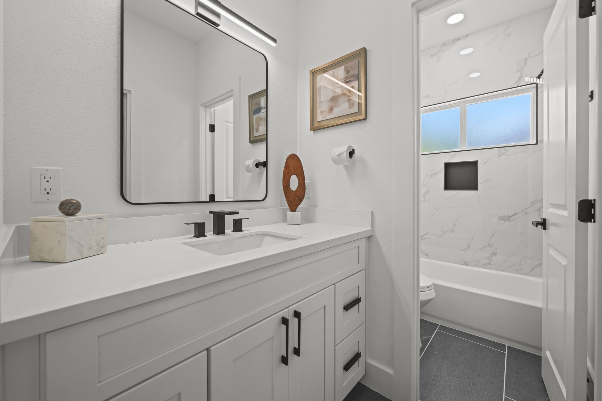 The secondary bathroom with shared access to both secondary bedrooms.