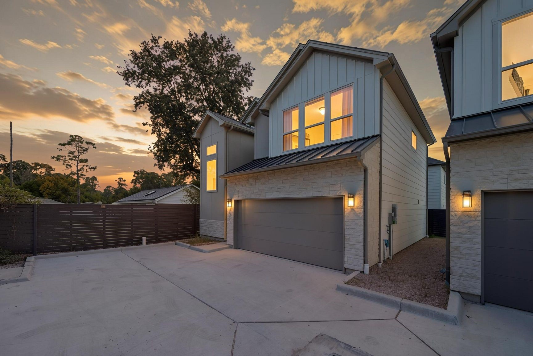 Enjoy low maintenence living in this beautiful three bedroom home. Virtually enhanced.