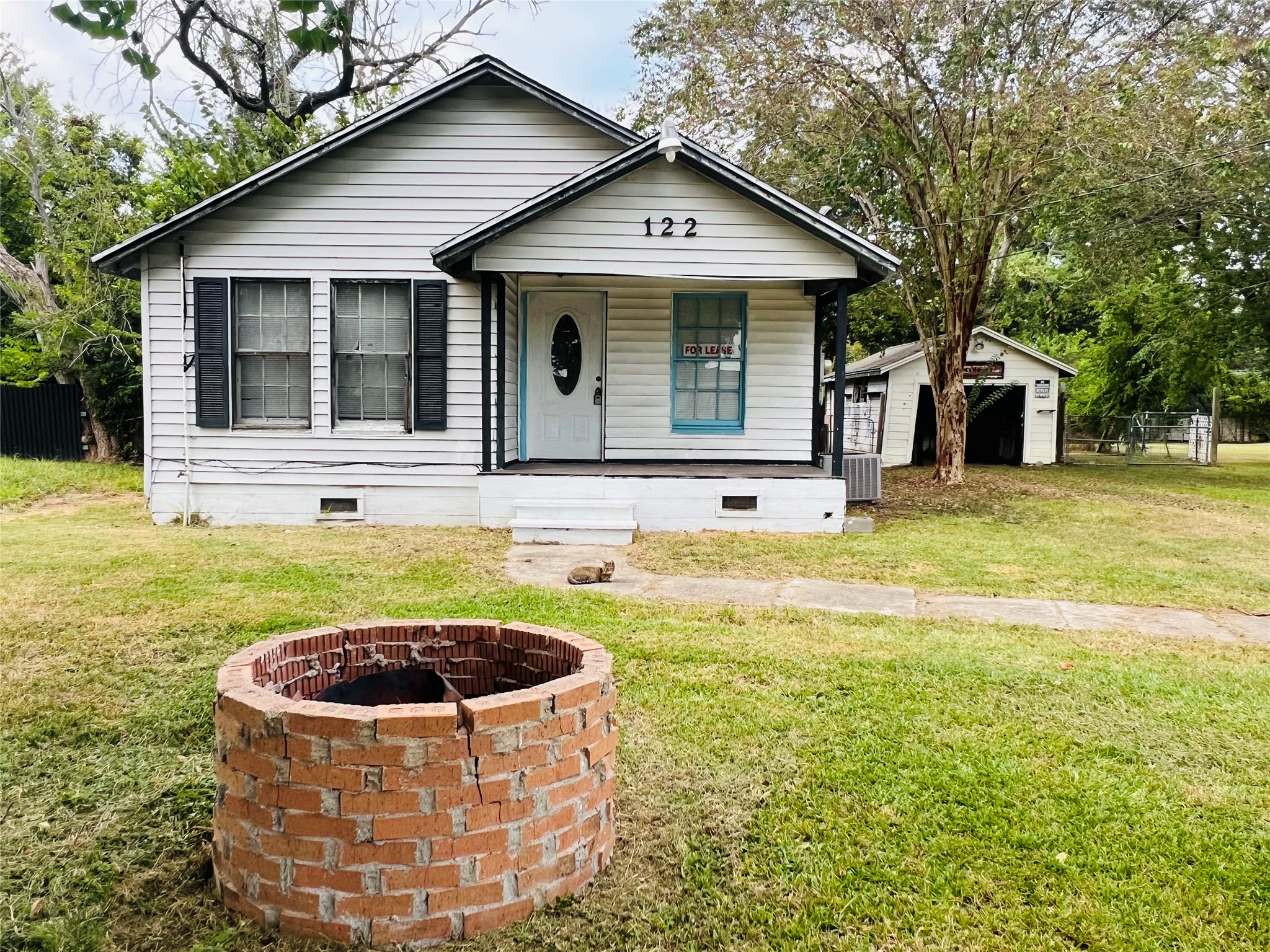 122 W Pecan Lane, Clute, TX 77531