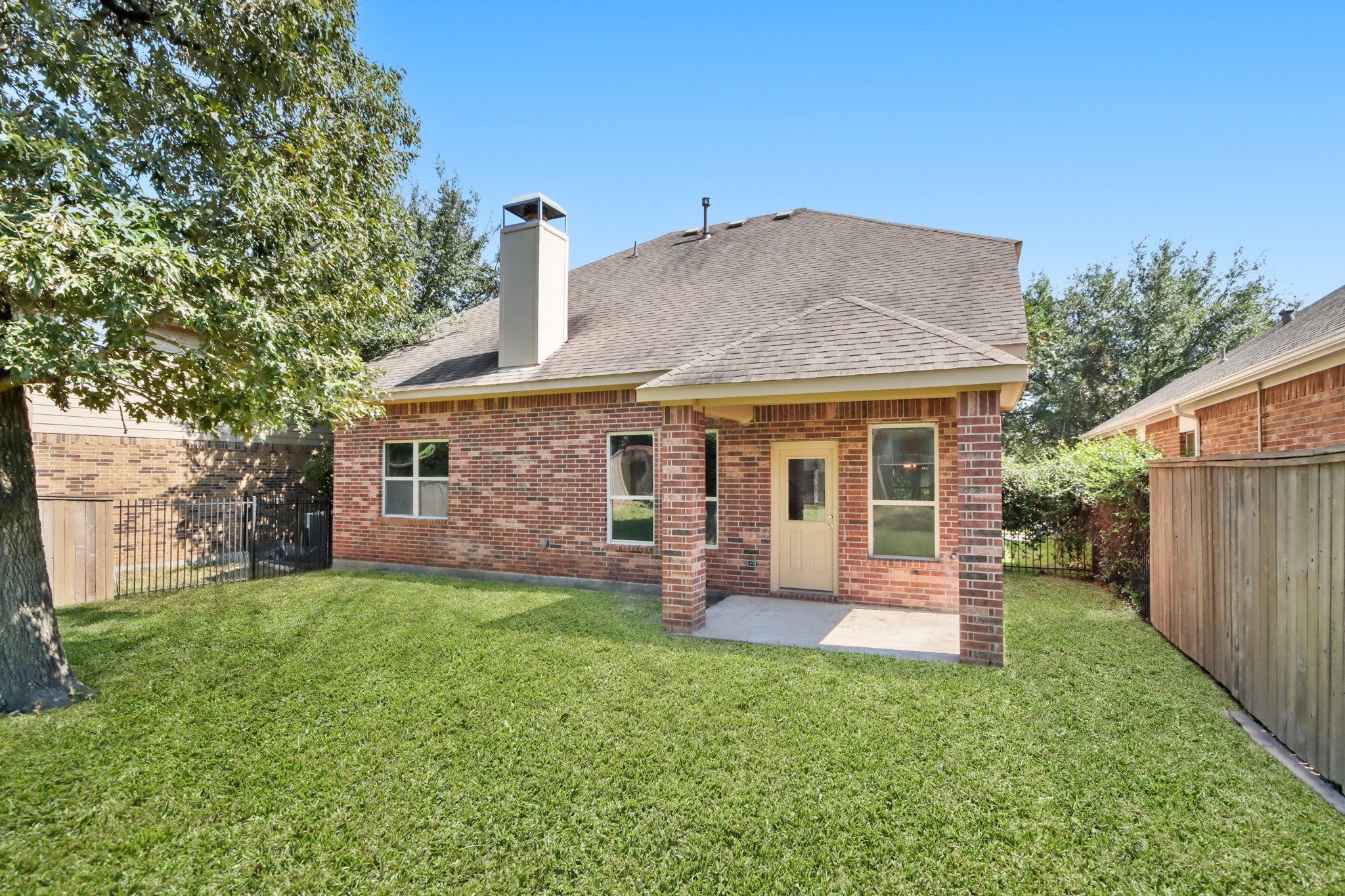 71 Black Swan Place, Magnolia, TX 77354