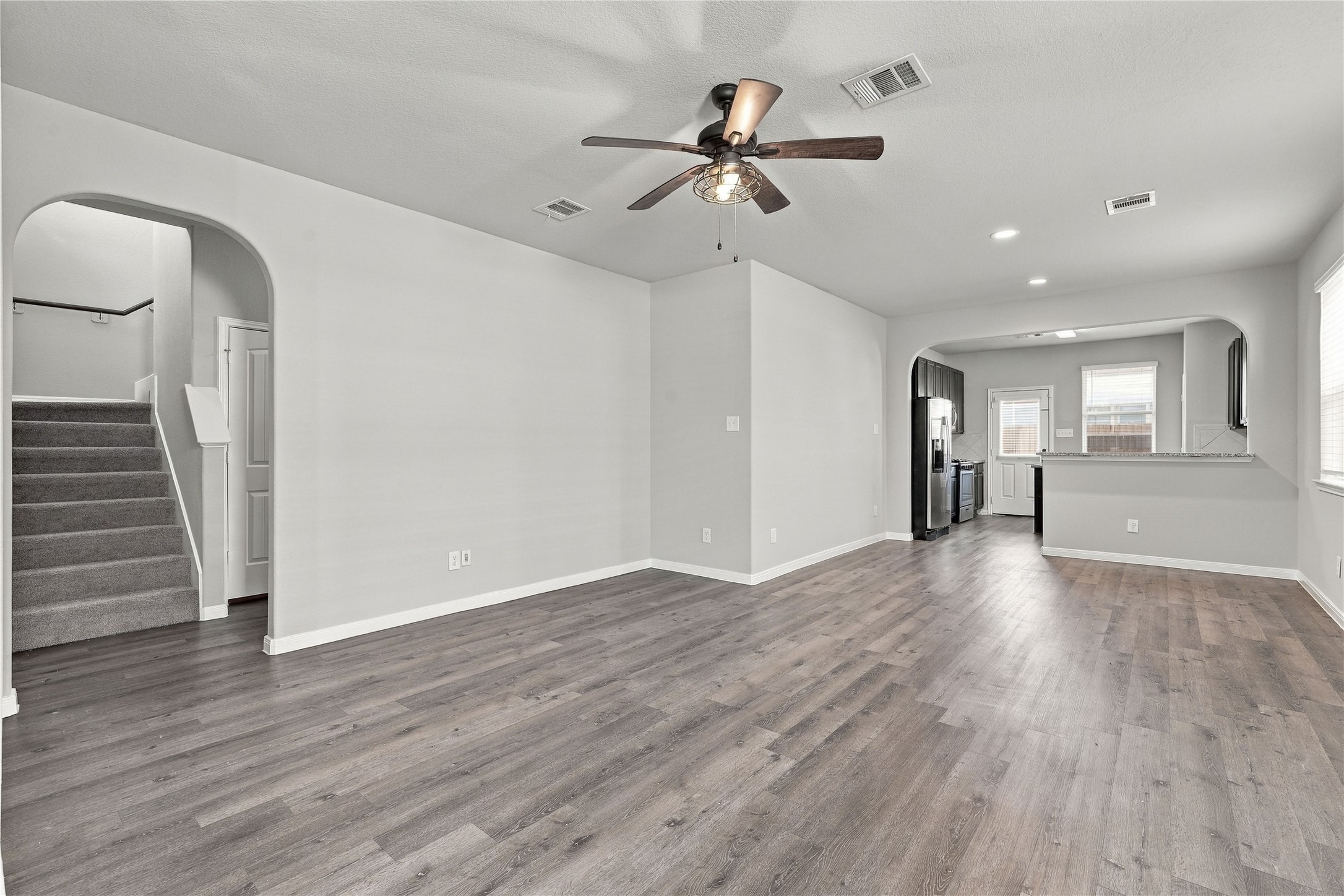 MOVE-IN READY!  All appliances included & new flooring!