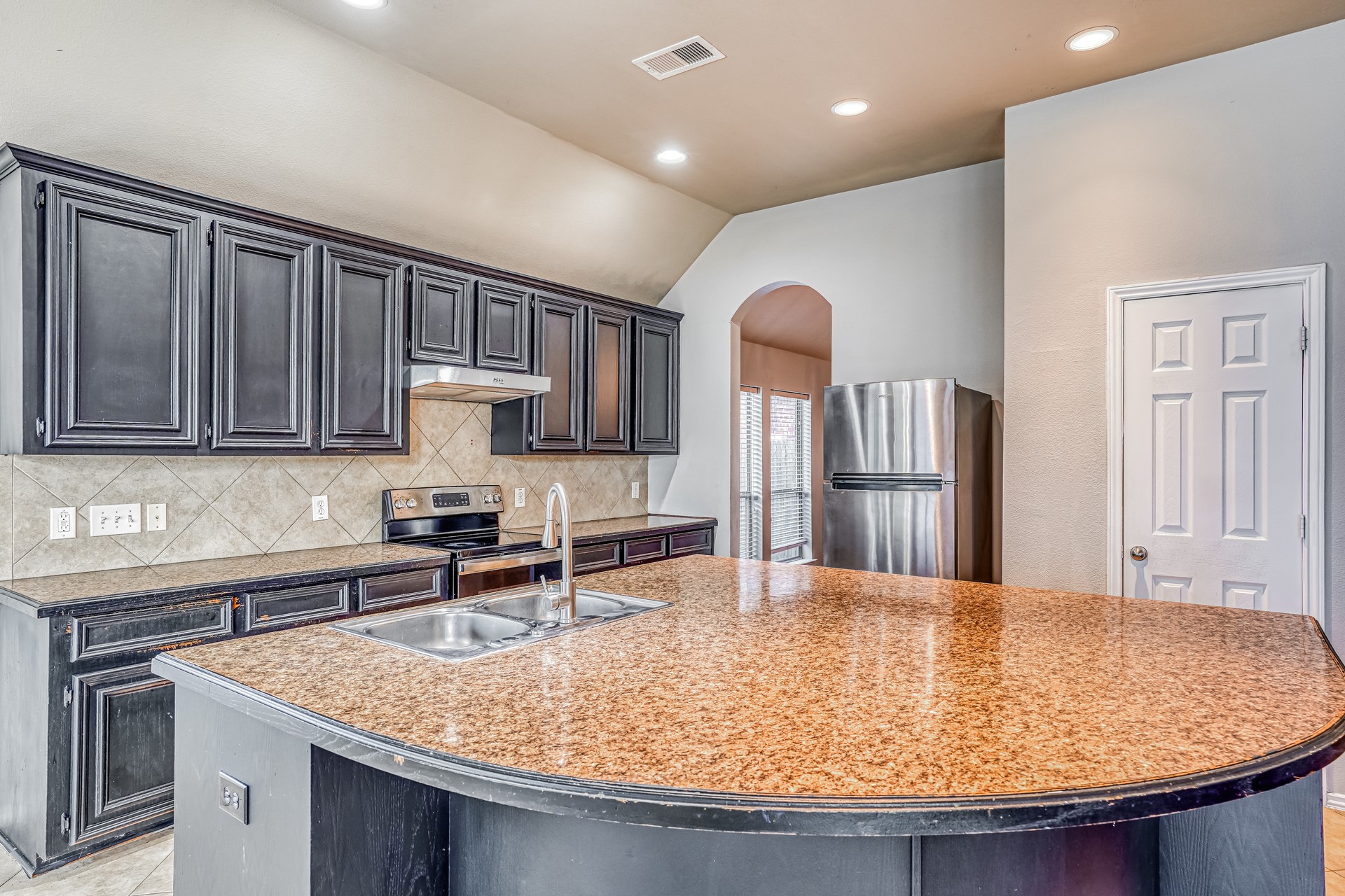 606 Red Oak Canyon Lane, La Marque, TX 77568