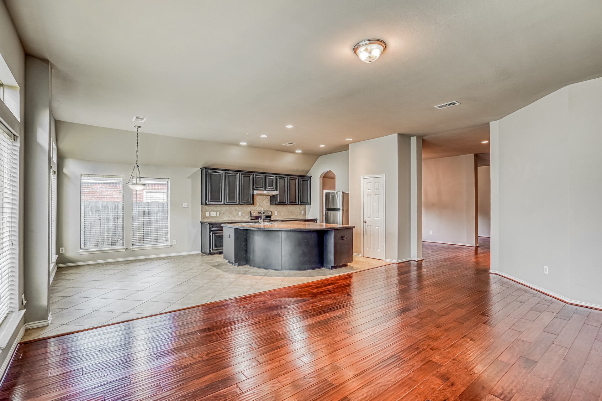 606 Red Oak Canyon Lane, La Marque, TX 77568