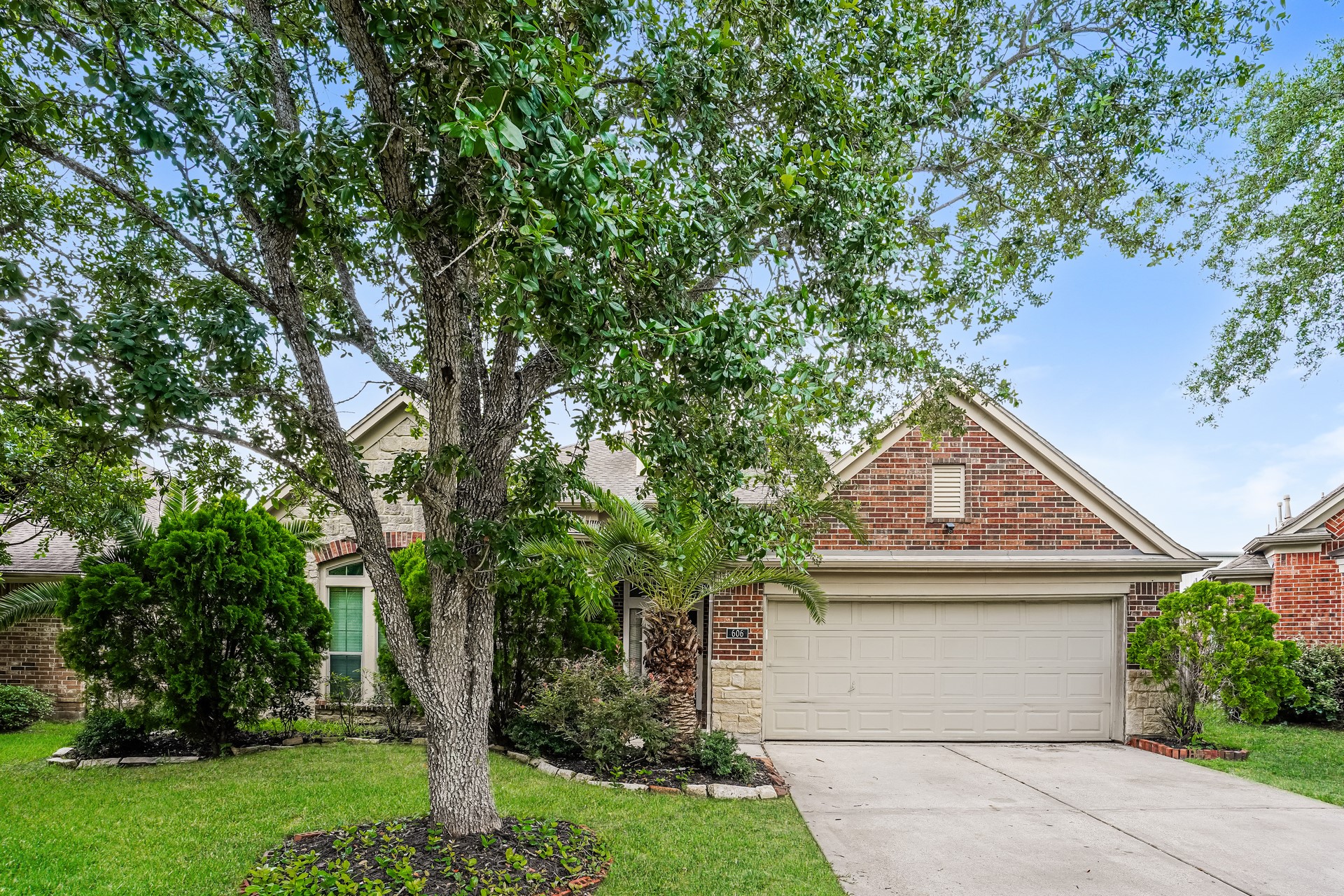 606 Red Oak Canyon Lane, La Marque, TX 77568