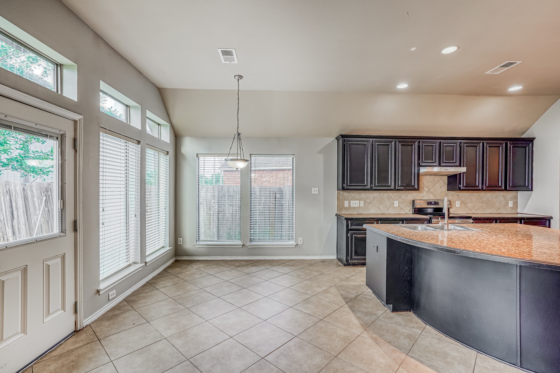 606 Red Oak Canyon Lane, La Marque, TX 77568