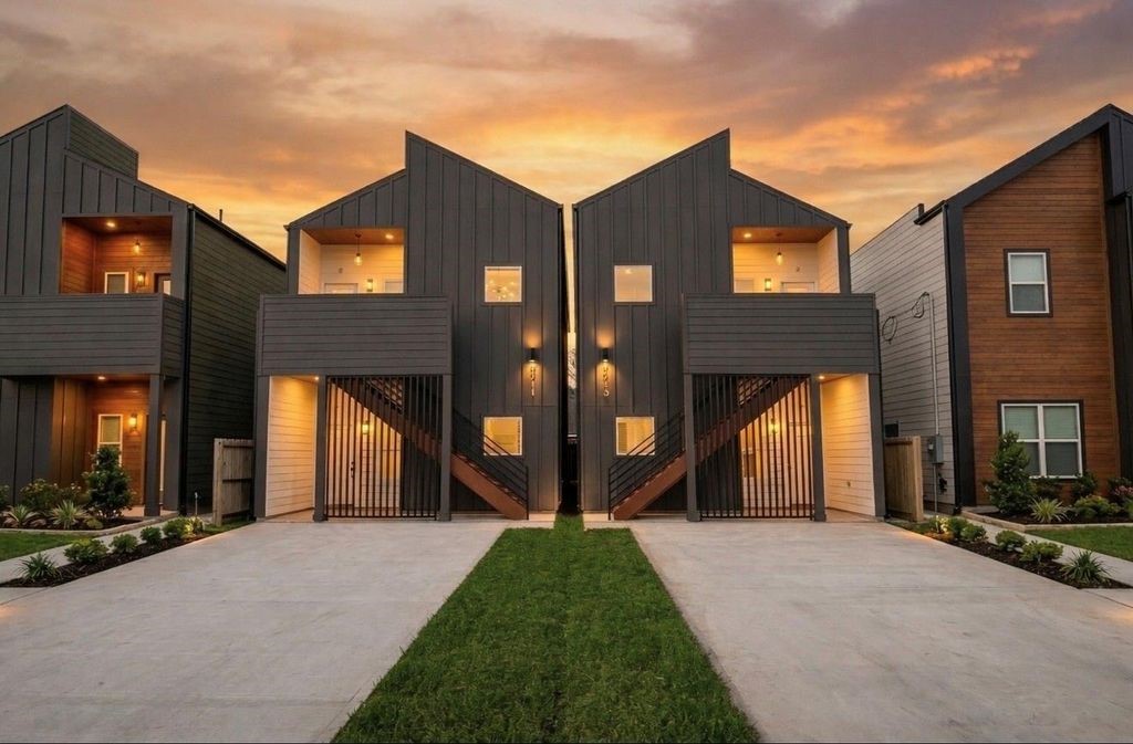 326 Clearwater Street, #C, Houston, TX 77029