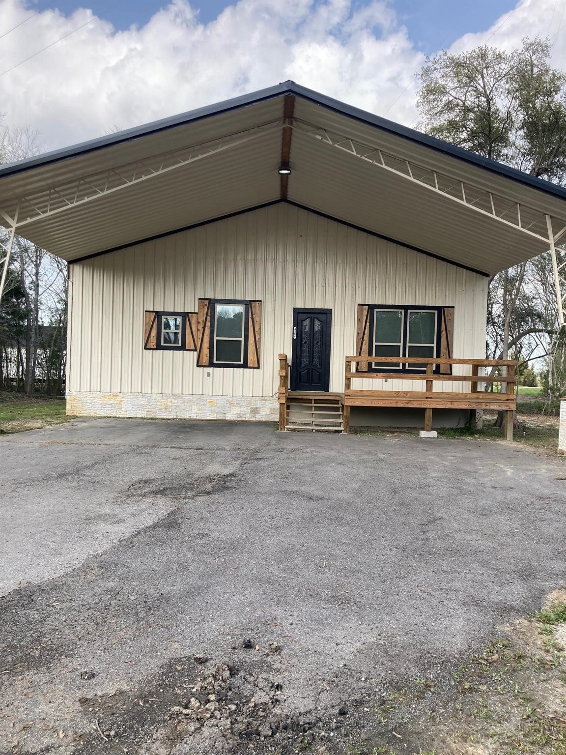 4384 County Road 197, Alvin, TX 77511