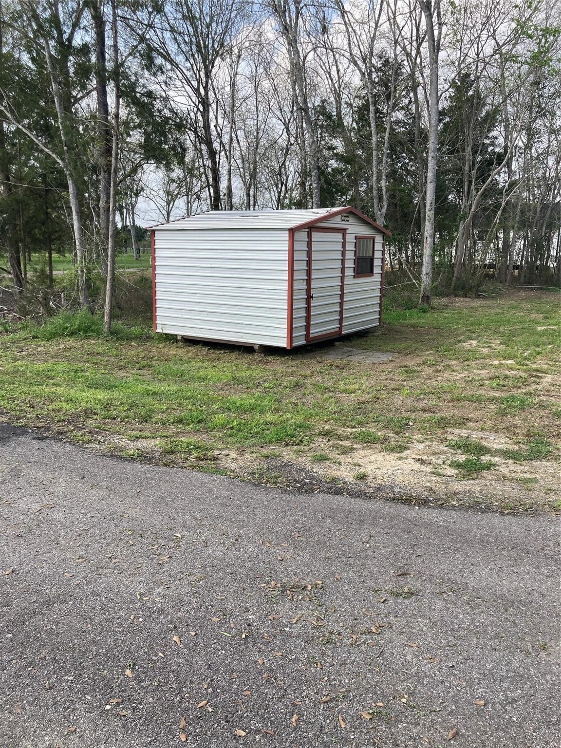 4384 County Road 197, Alvin, TX 77511