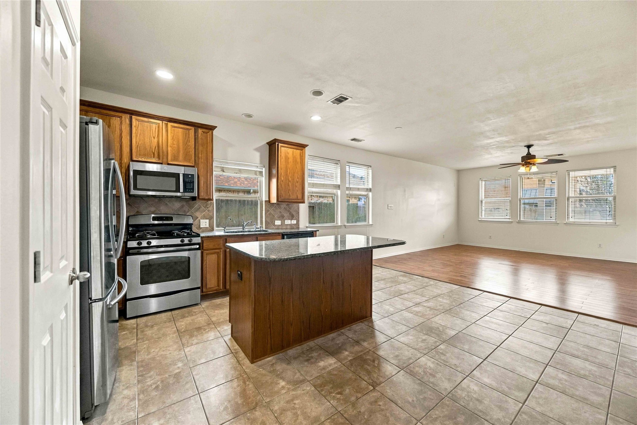 9707 Golden Cypress Drive, Rosharon, TX 77583