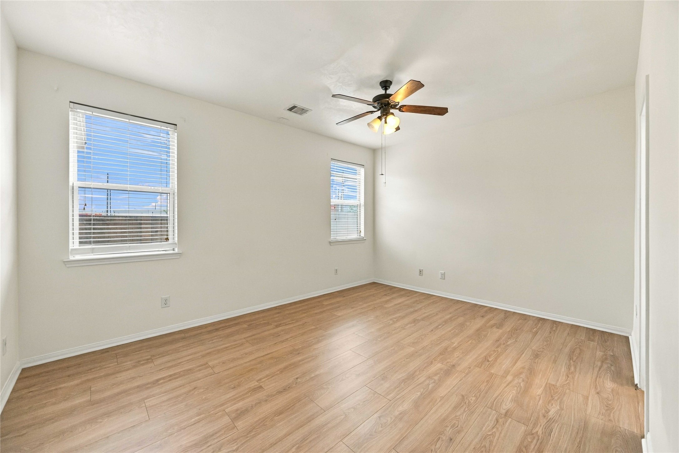 9707 Golden Cypress Drive, Rosharon, TX 77583