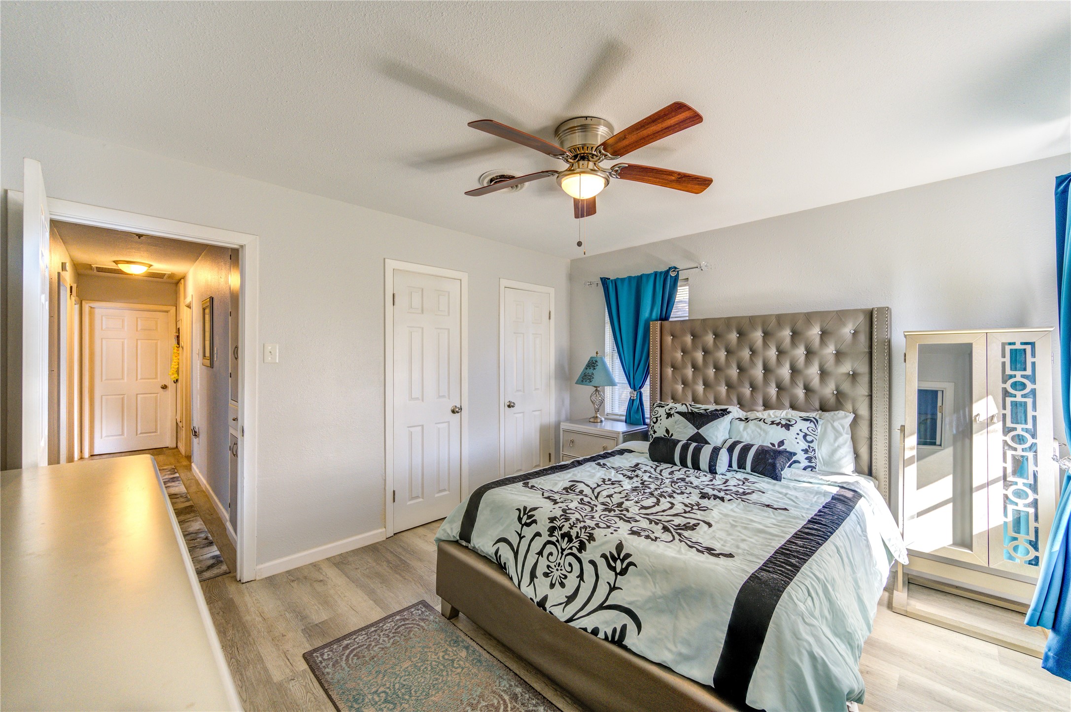 A view of the primary bedroom.