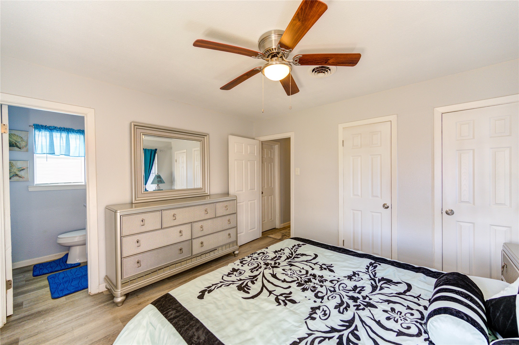 A view of the primary bedroom.