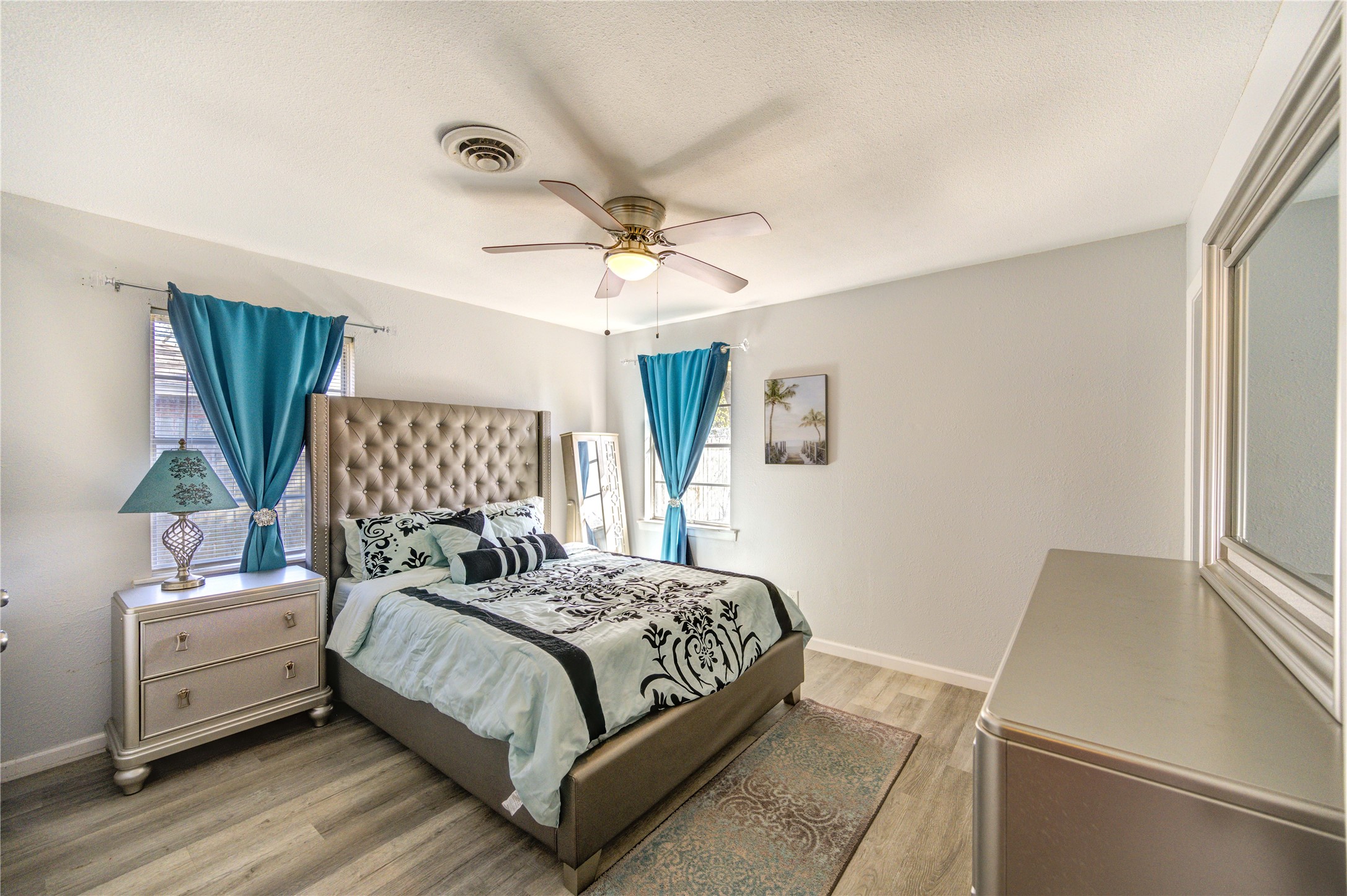 A view of the primary bedroom.