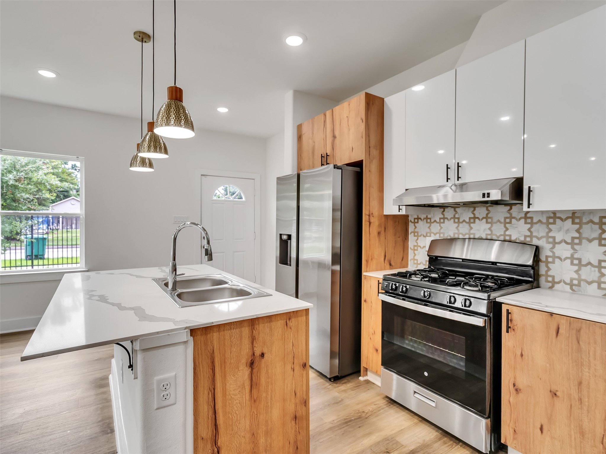 Kitchen facing entry door