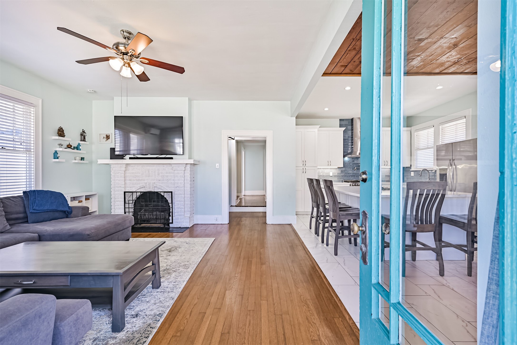 Entry through the beautiful front door into this open floor plan layout. Entry through the beautiful front door into this open floor plan layout.