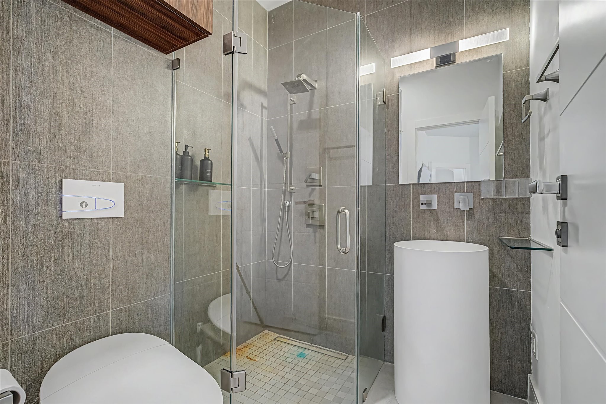 Second bathroom in main house