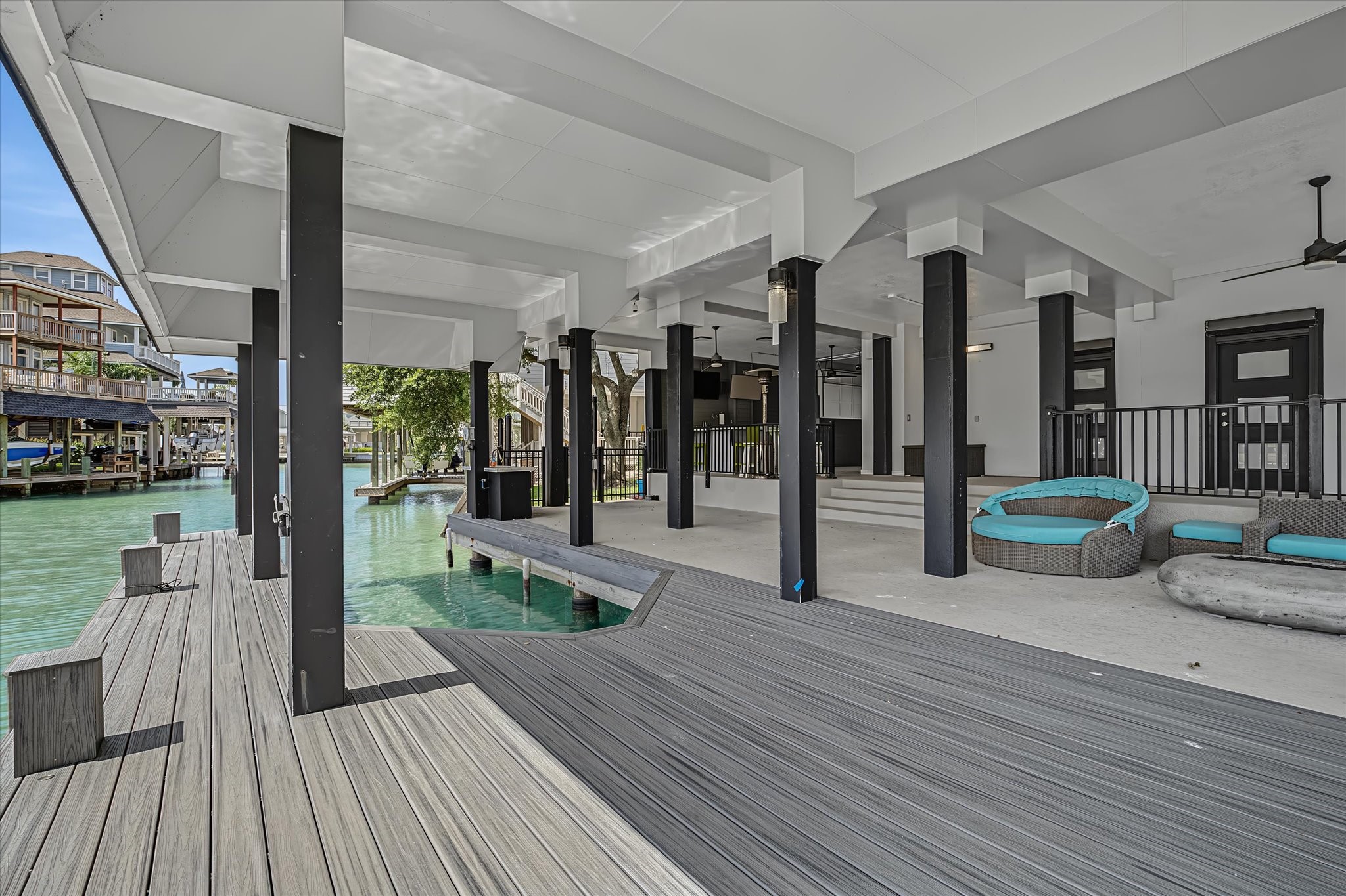 Main house boat docking