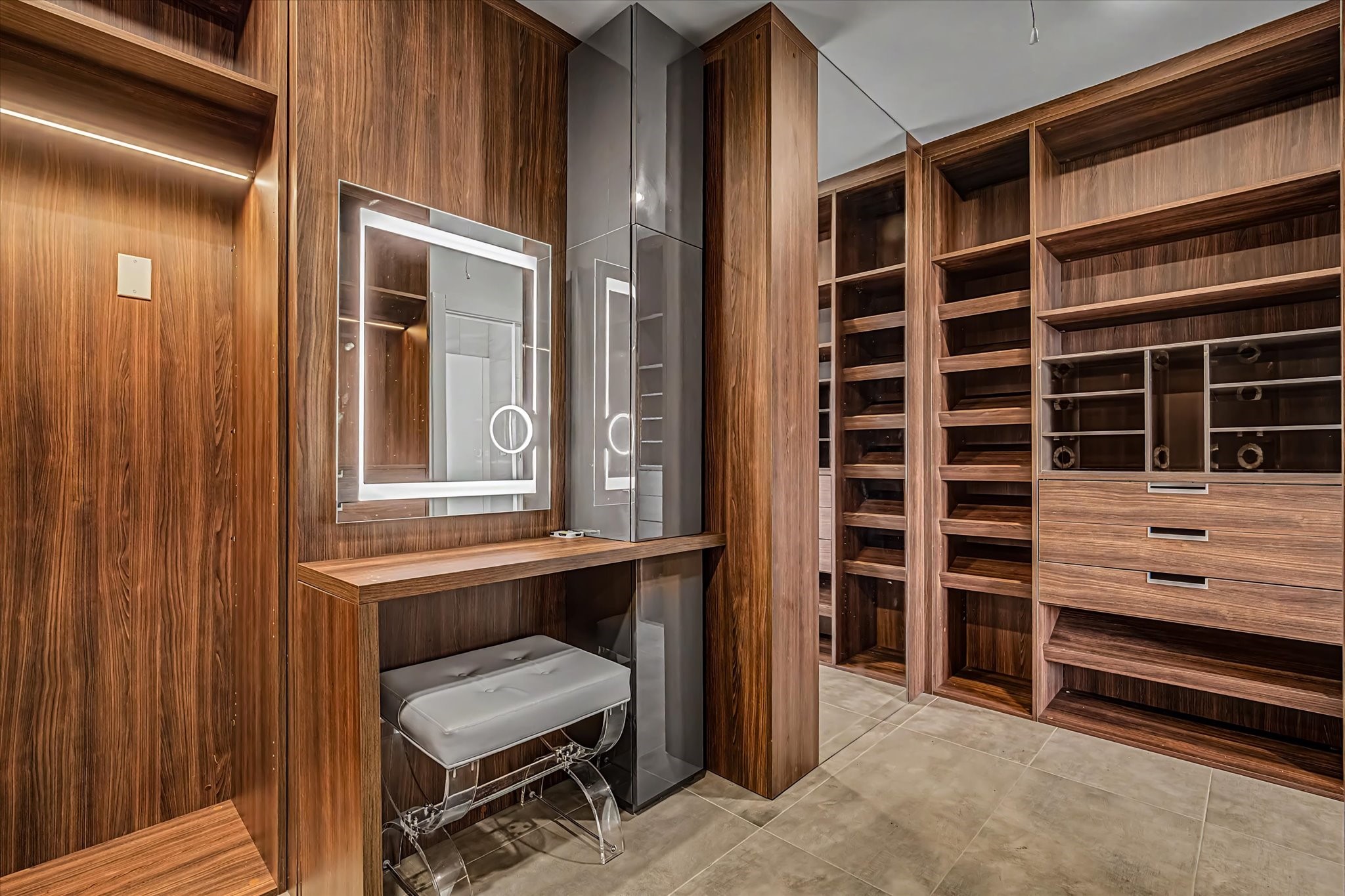 Master bedroom luxury closet