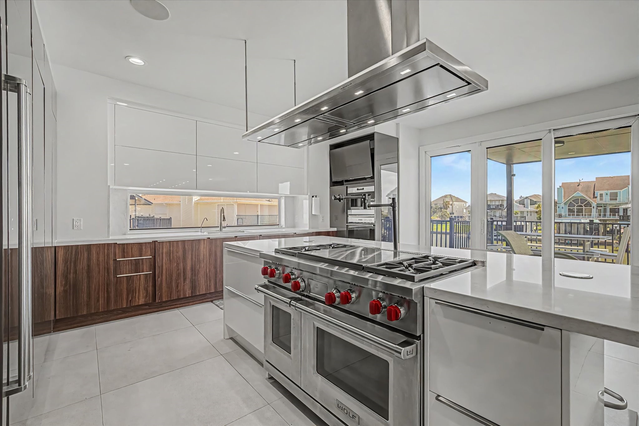 Modern and smart features kitchen