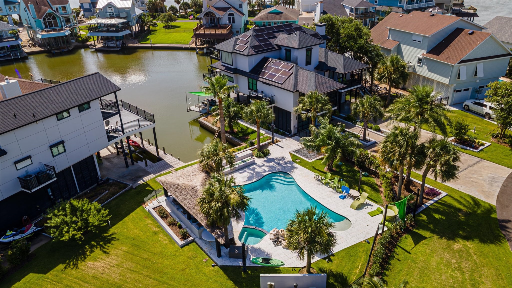 Main house, guest house and pool