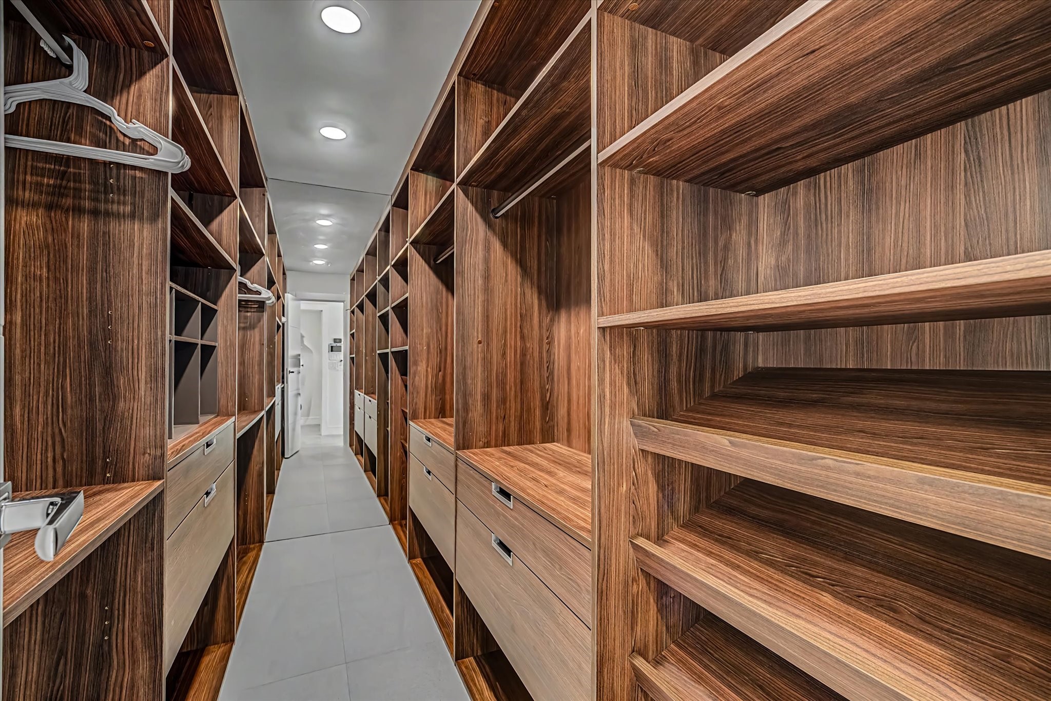 Other bedroom luxury closet