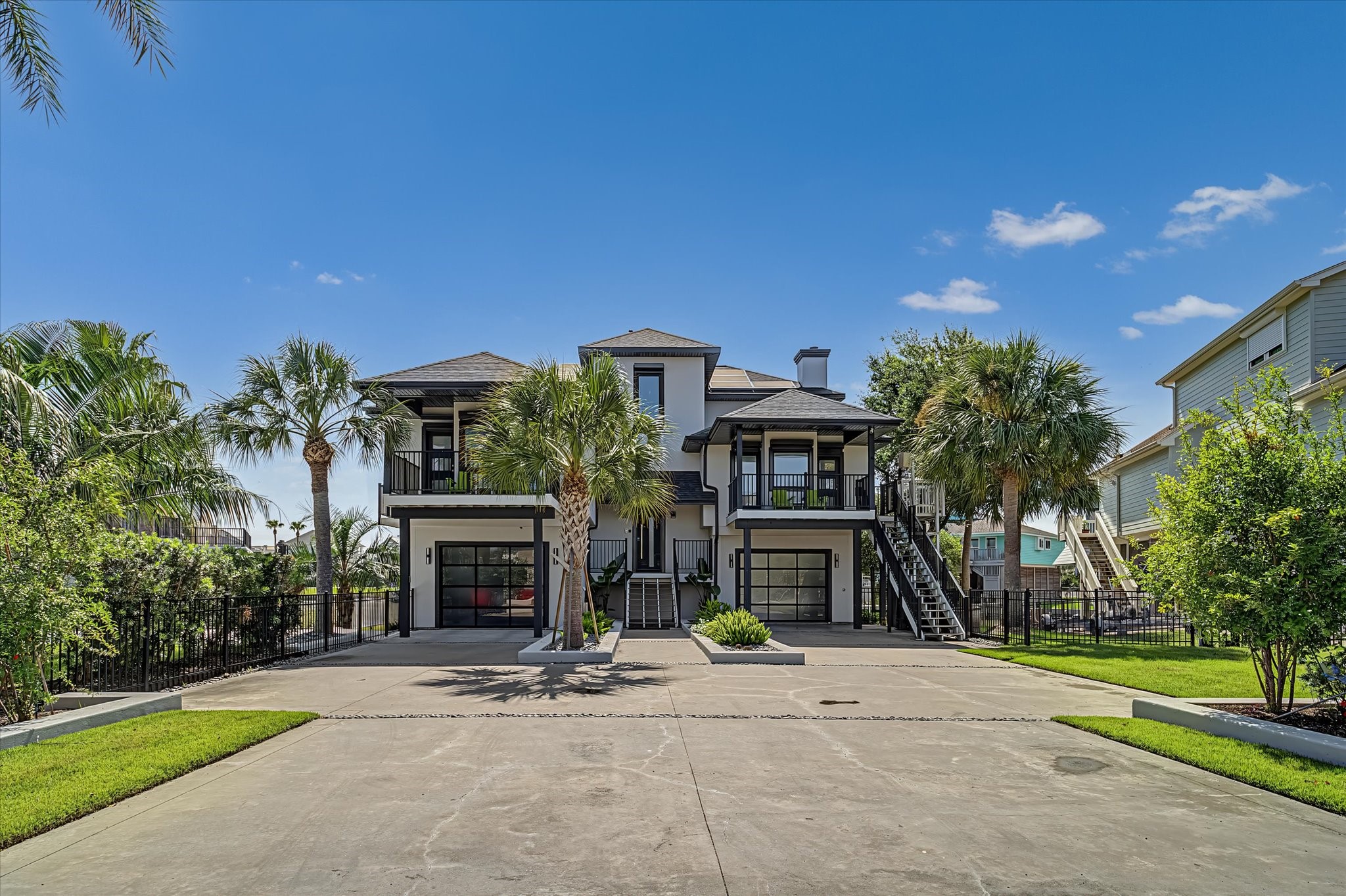 1047 & 1027 Long Reach Drive, Tiki Island, TX 77554