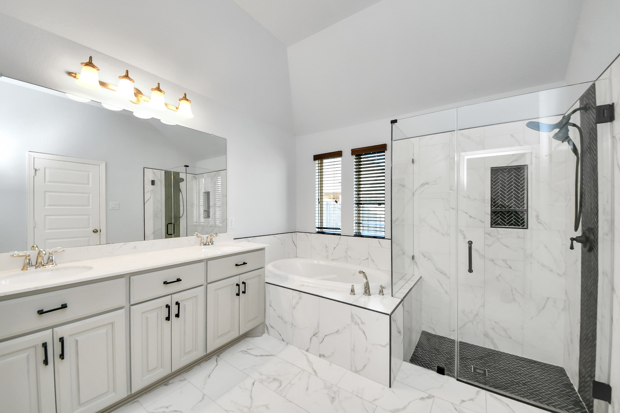 139 Round Lake Drive, Rosenberg, TX 77469