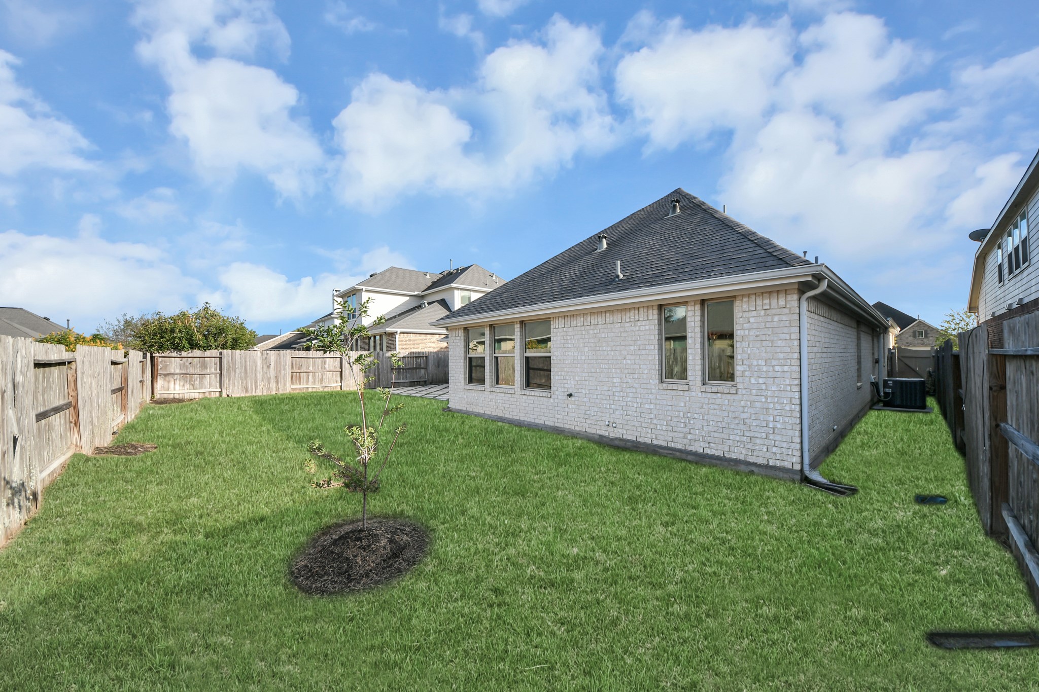 139 Round Lake Drive, Rosenberg, TX 77469
