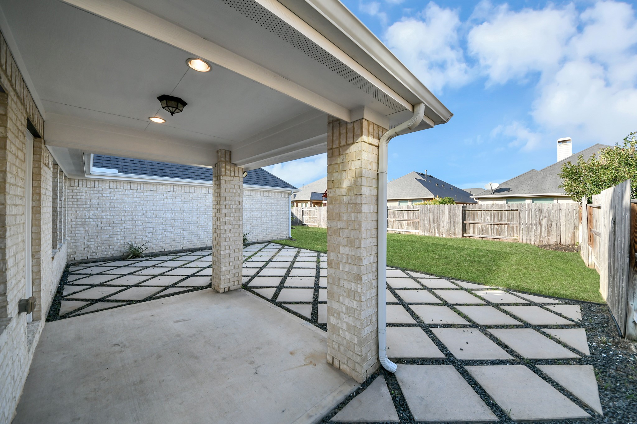 139 Round Lake Drive, Rosenberg, TX 77469