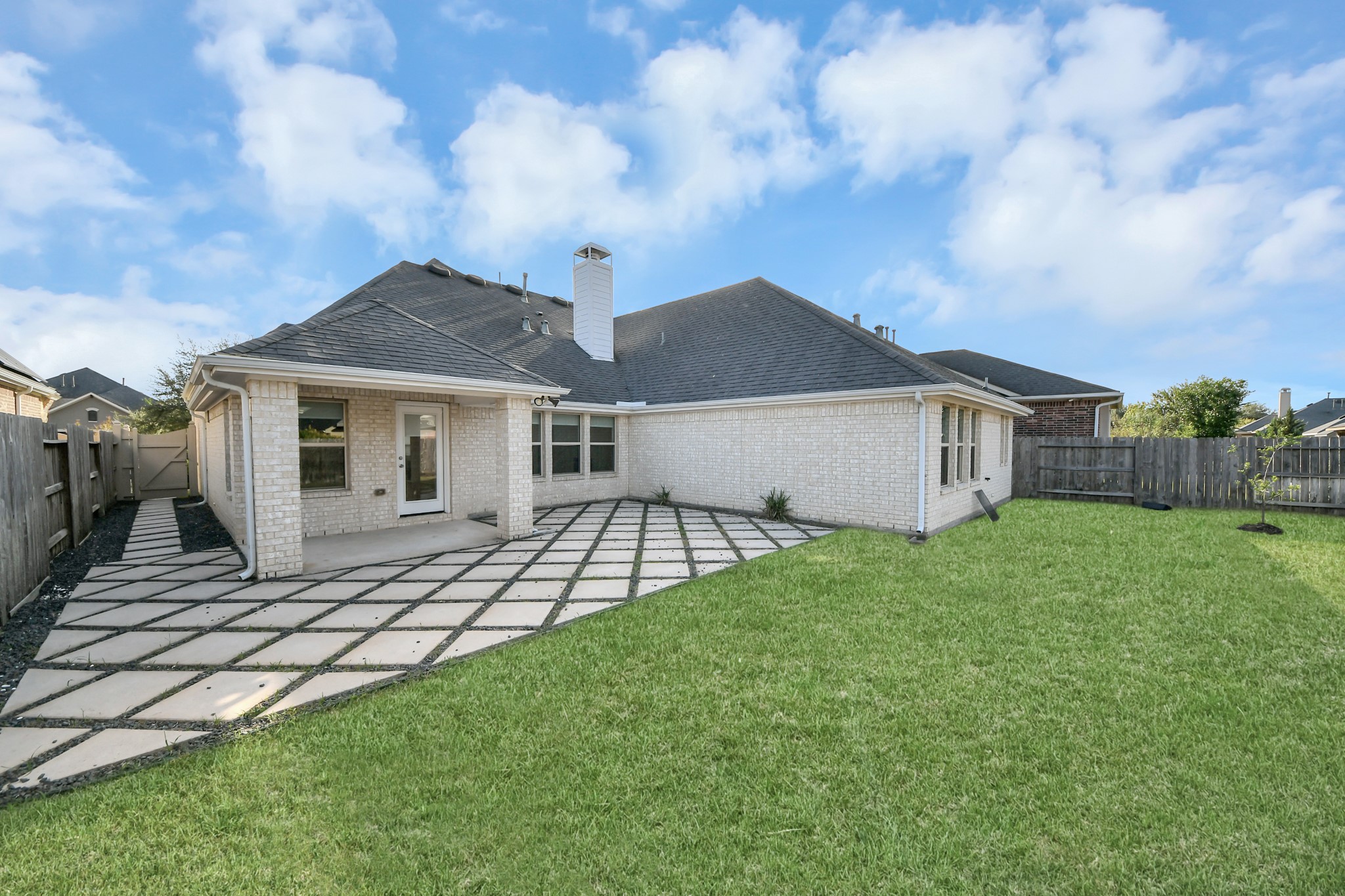 139 Round Lake Drive, Rosenberg, TX 77469